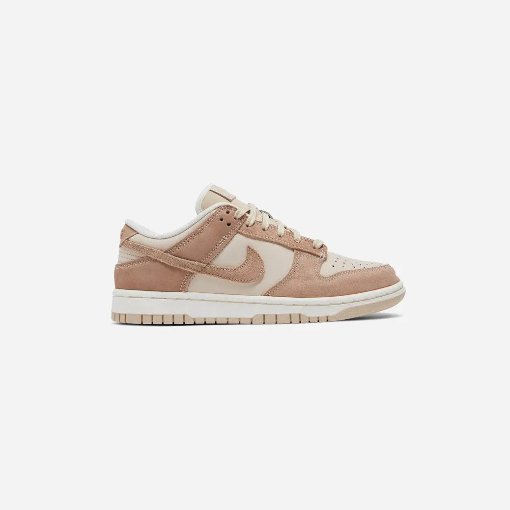 Textured Grip Pattern Supportive Heel Counter Nike Dunk Low Se Sanddrift (Women's)