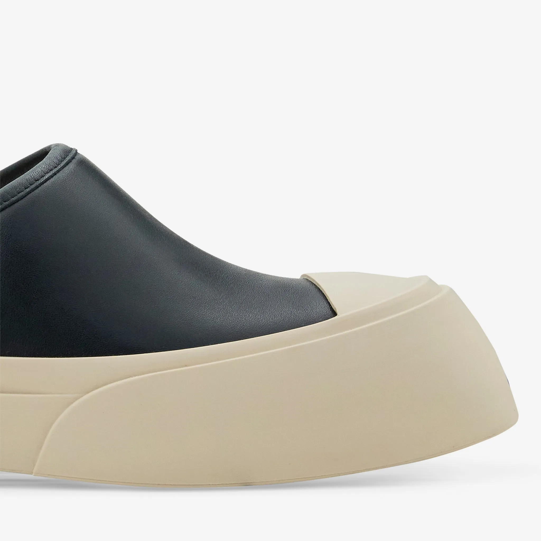 Pablo Slip-On Sneakers Black Film Shoot Elastic Band