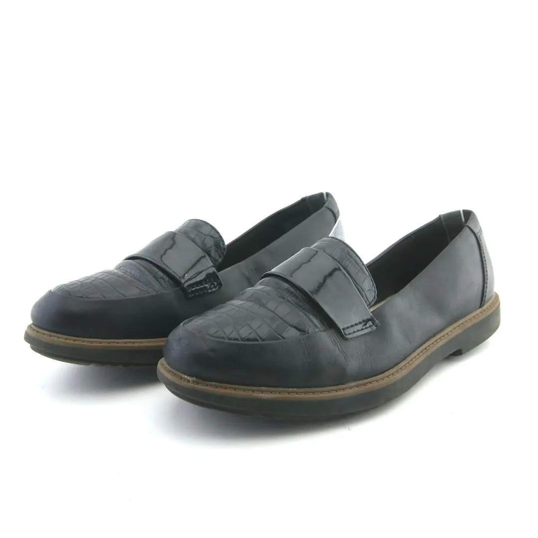 CLARKS COLLECTION Comfy All Foam Layer
