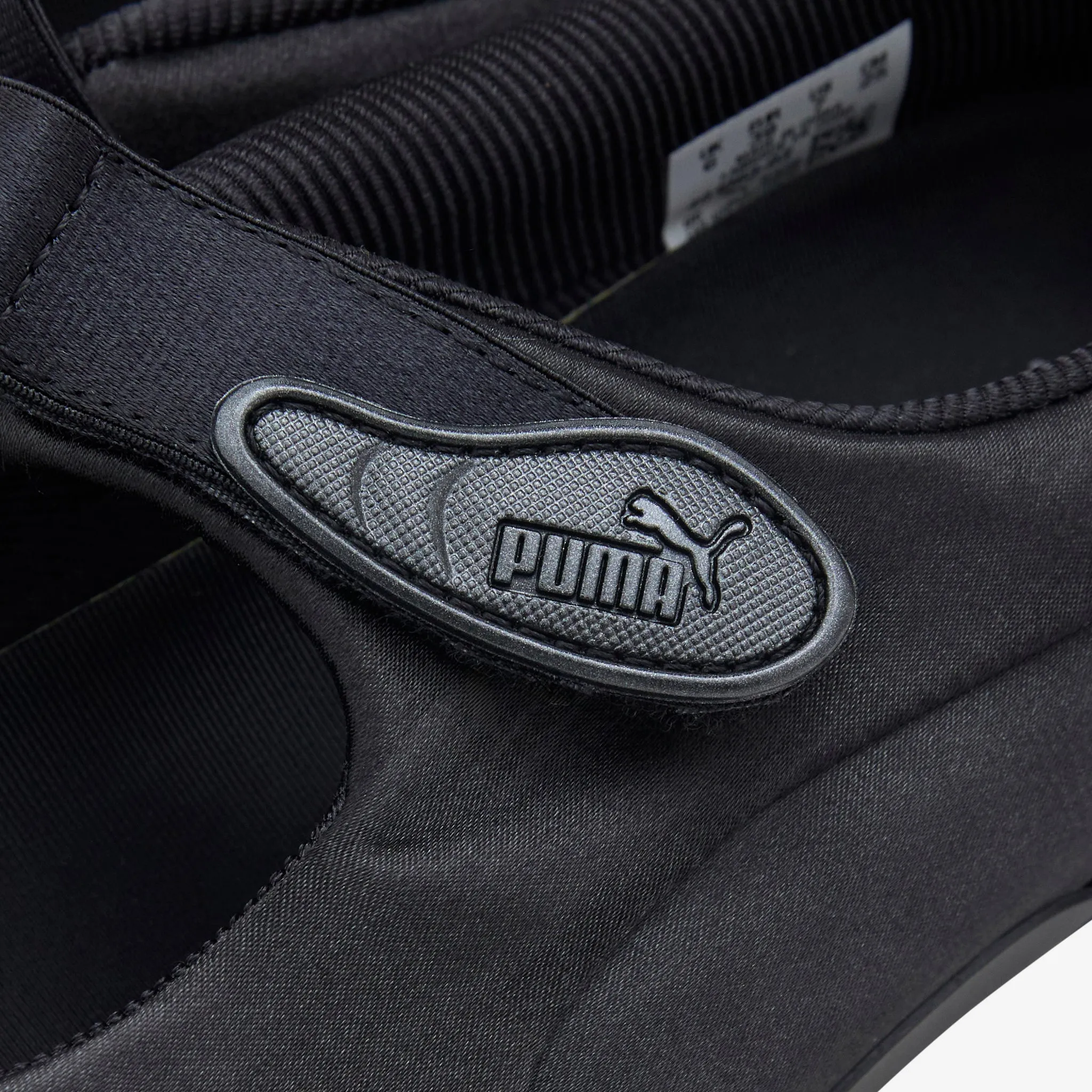 SoftMaterial Mostro Fey Satin PUMA Black | Cool Dark Gray