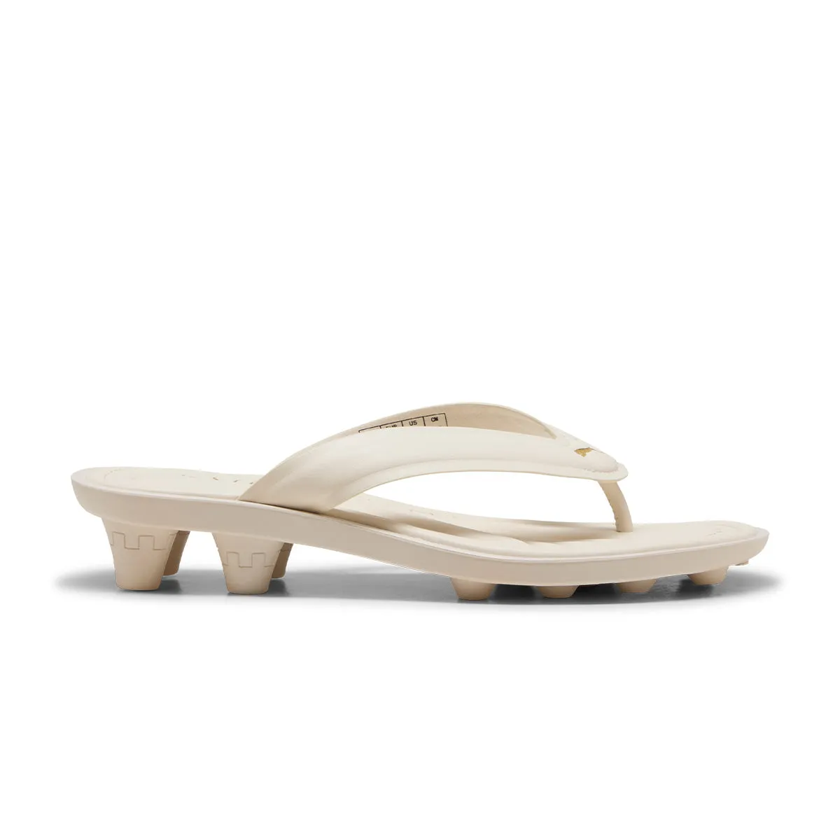   FENTY Cat Cleat Slides 'Alpine Snow PUMA Gold' Party Mood Timeless Fit