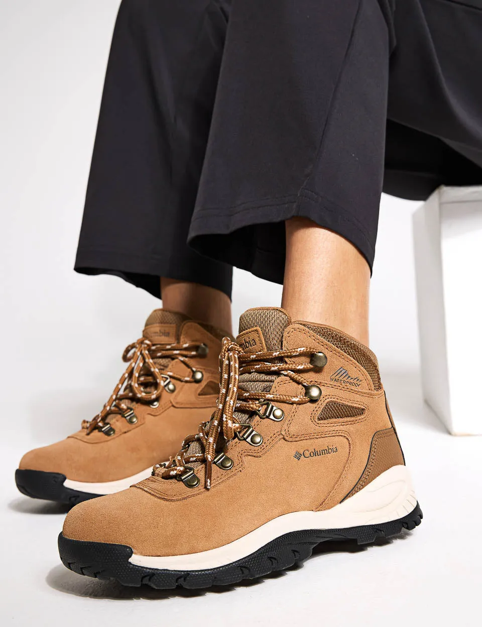 children's athletic shoes Newton Ridge Plus Waterproof Amped Hiking Boot - Elk/Dark Stone