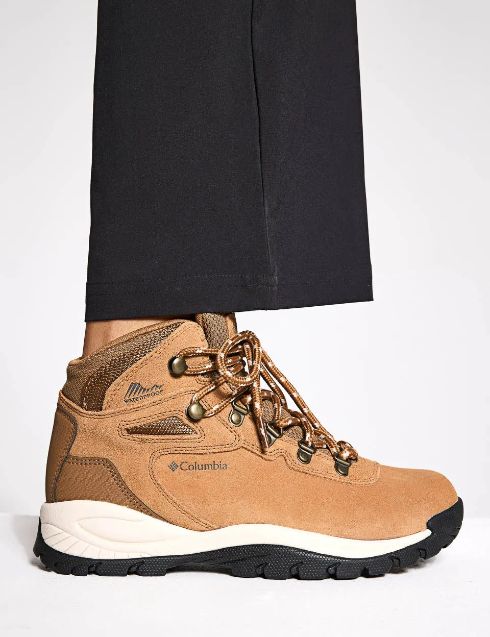 Newton Ridge Plus Waterproof Amped Hiking Boot - Elk/Dark Stone Comfortable Forefoot