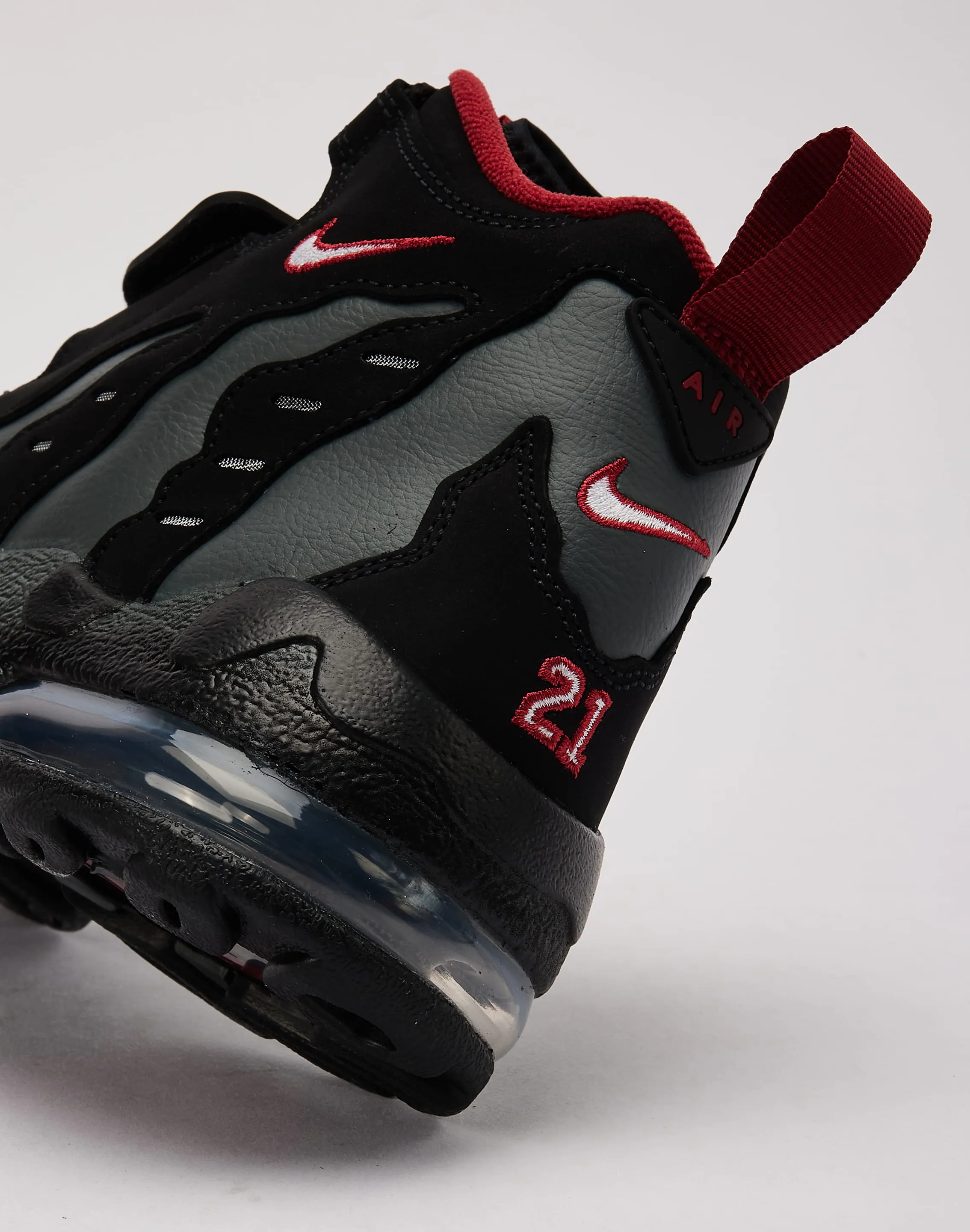 Nike Air DT Max '96 'Falcons' student