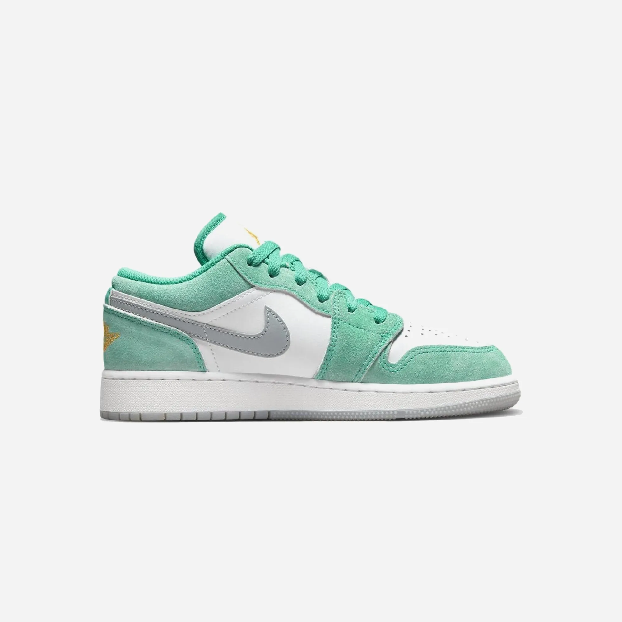 Road Performance Fashion-forward flair Nike Air Jordan 1 Low SE New Emerald