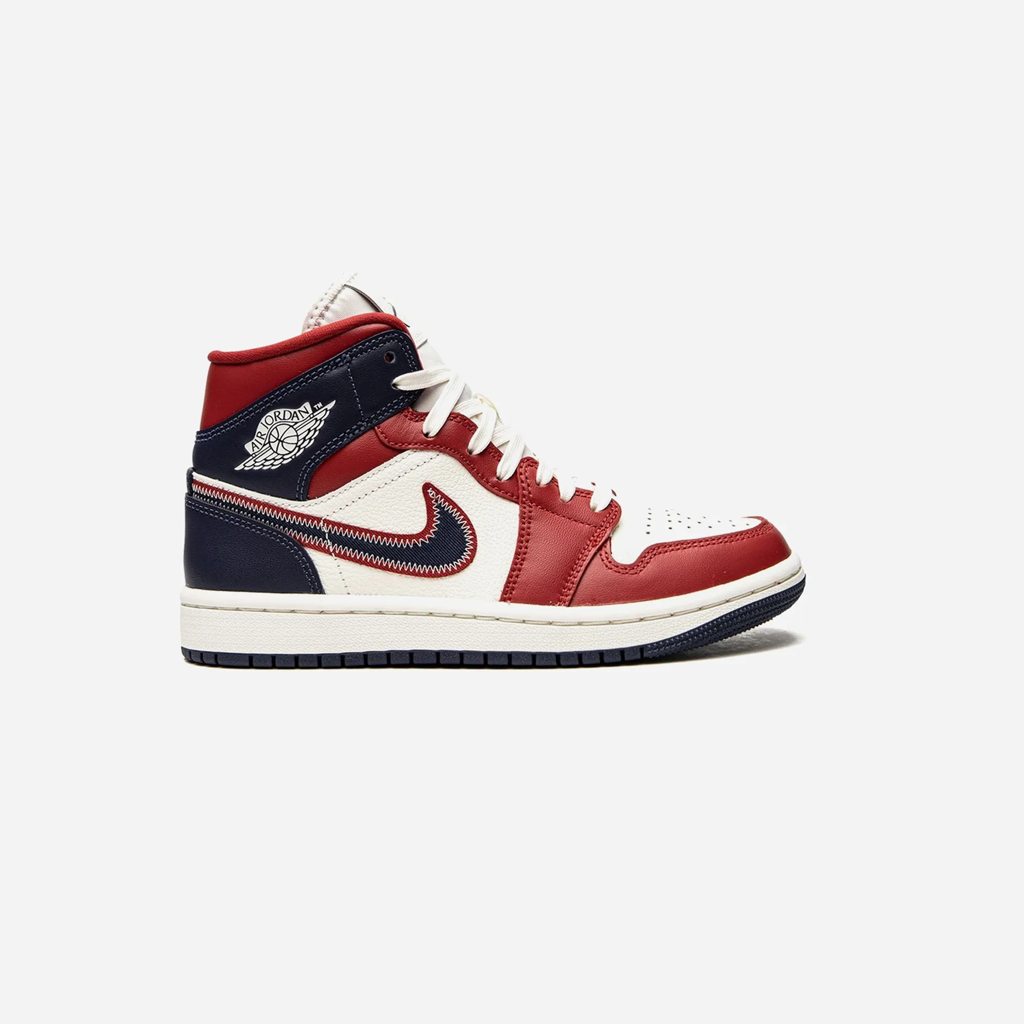 Flexible Fit Dual Density Outsoles Nike Air Jordan 1 Mid USA WMNS