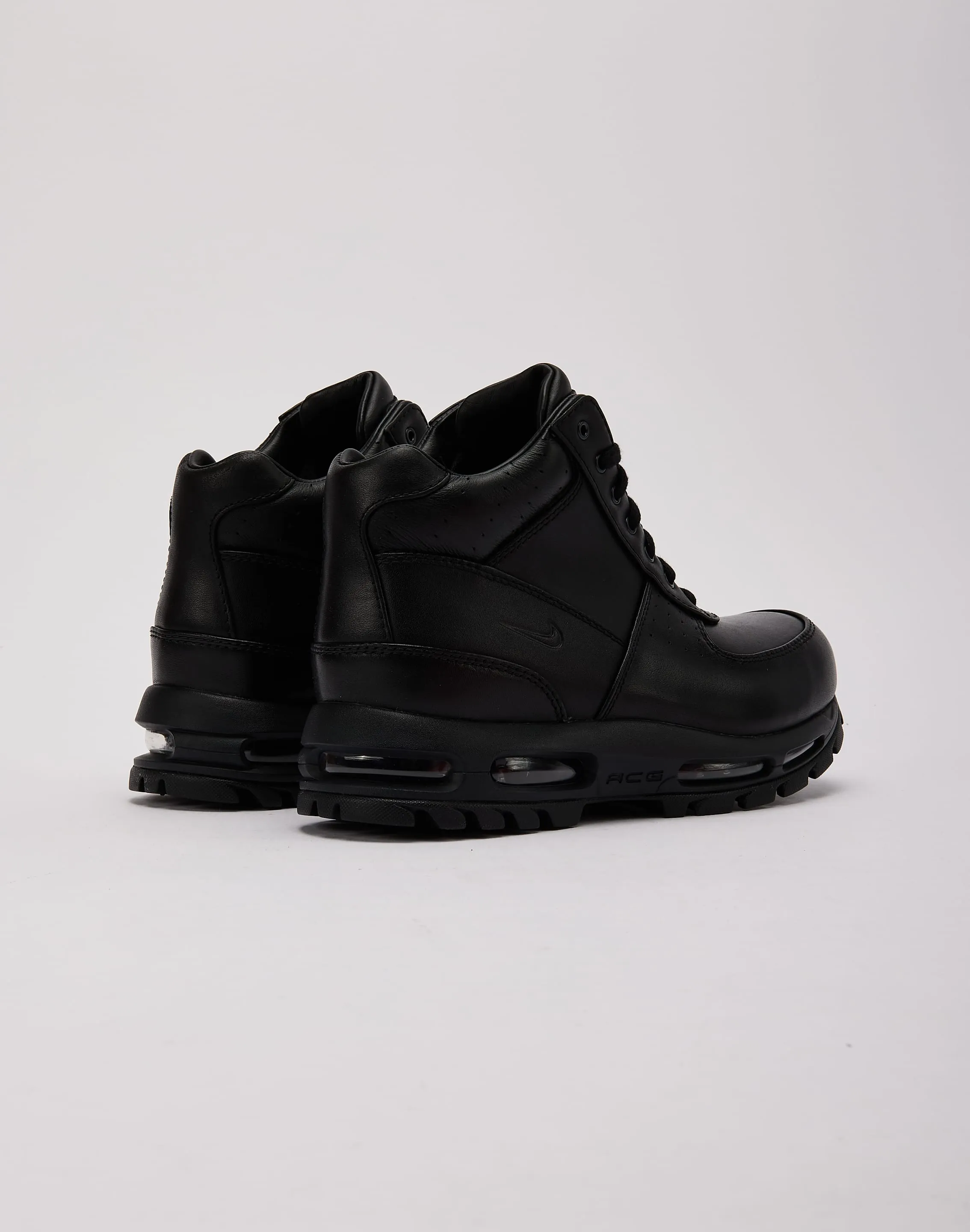 Crisp Look Nike Air Max Goadome