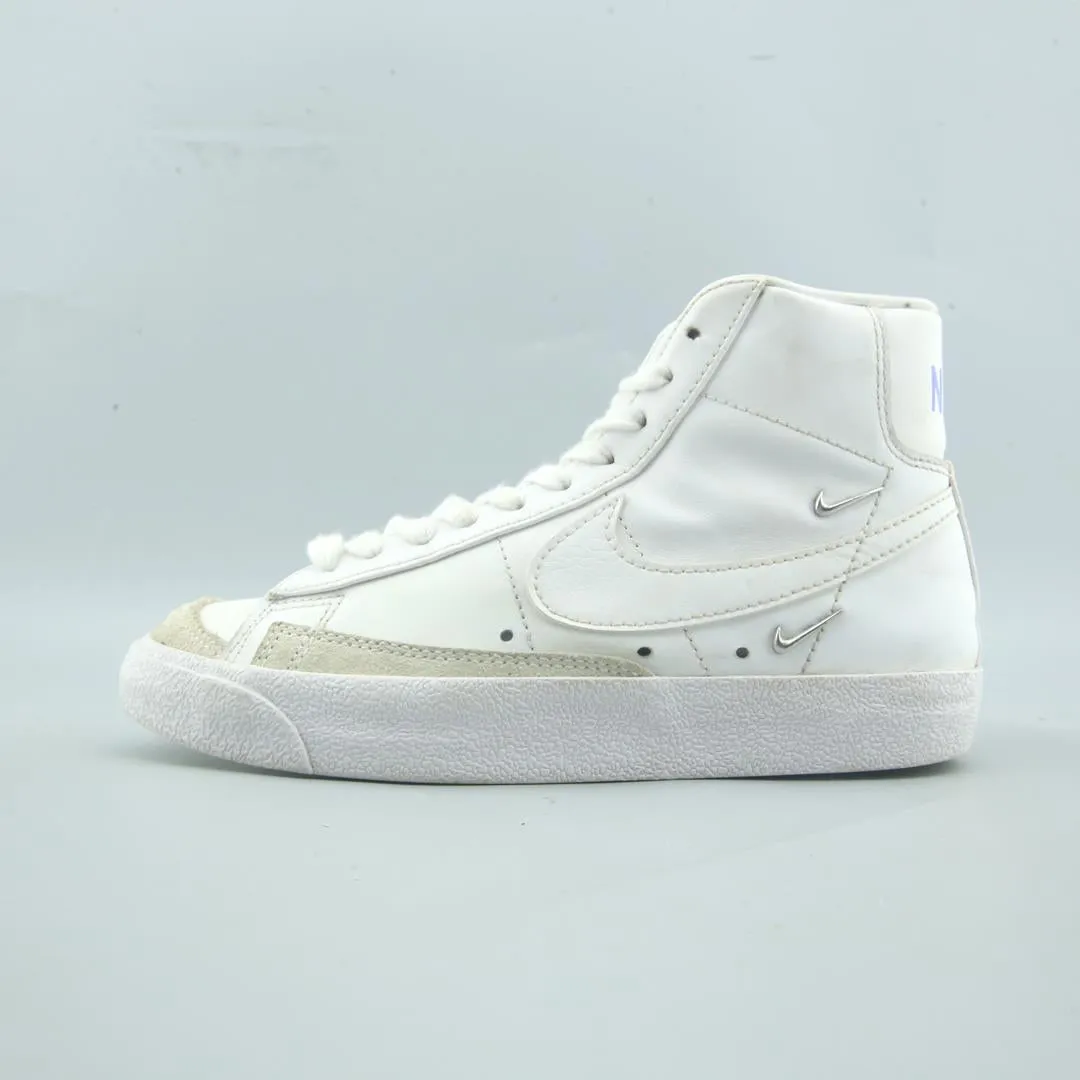 Modern Ease No Stress NIKE  BLAZER MID 77