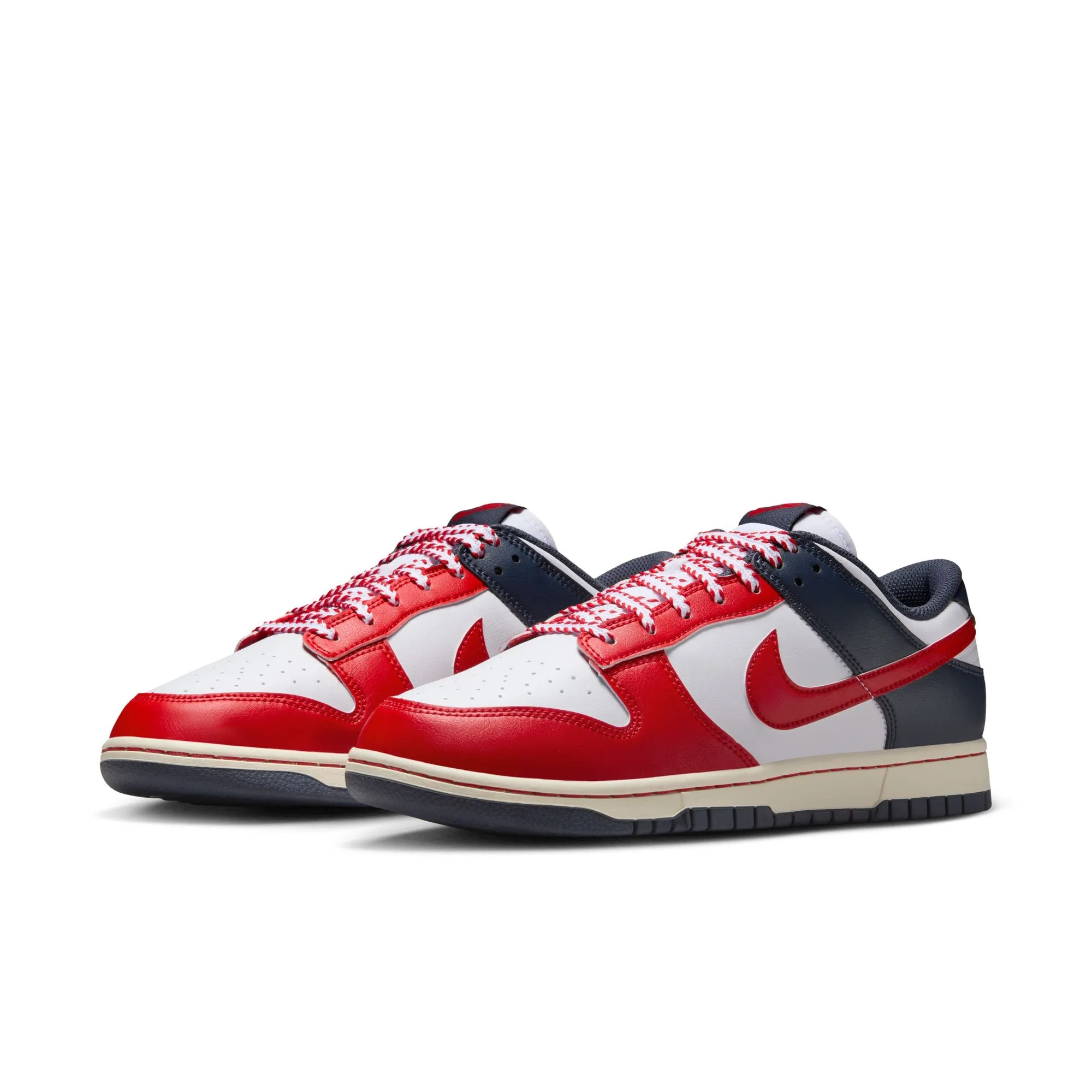 Flexible Nike Dunk Low Retro