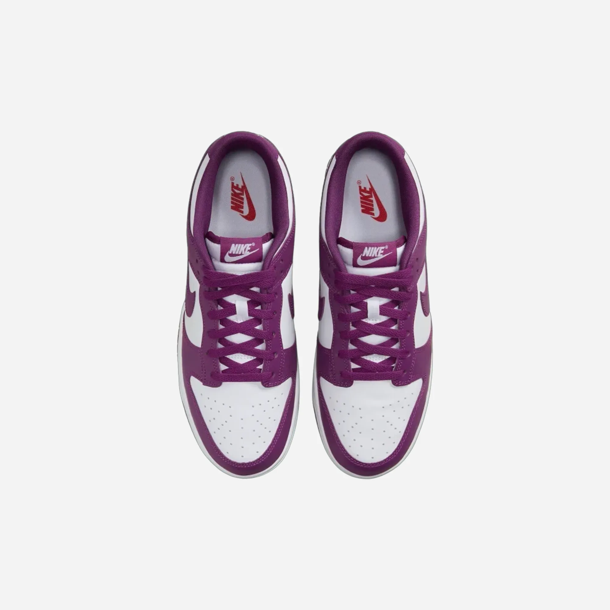 Stride Style Nike Dunk Low White Viotech