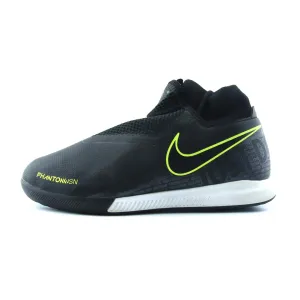 Stable Walk Sharp Acceleration NIKE REACT PHANTOM VSN PRO DF IC