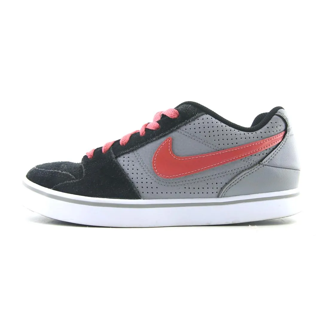 Night Hike NIKE  RUCKUS LOW TOP