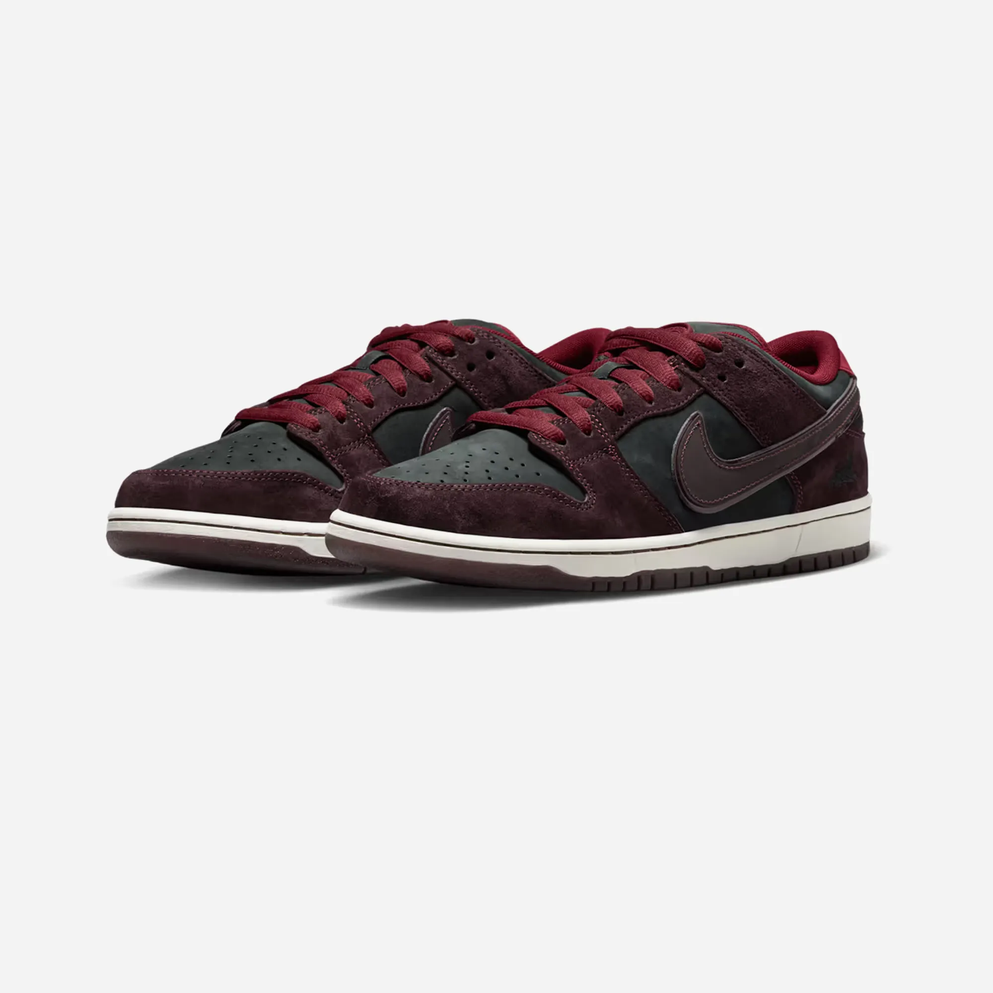 Nike SB Dunk Low Riot Skateshop Orthopedic Friendly Fit
