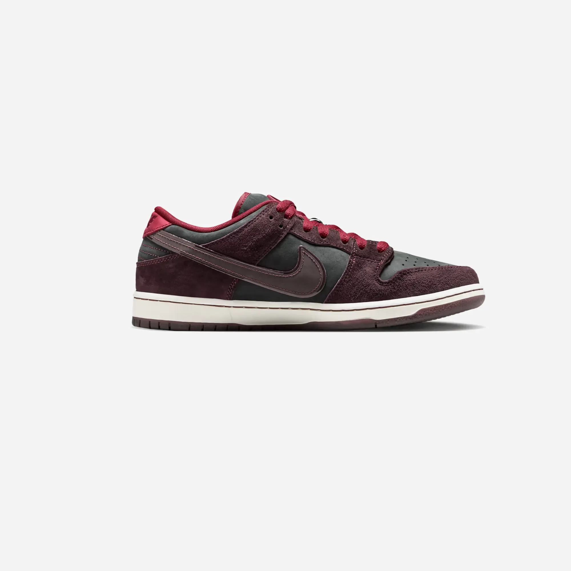 Everyday Wear Tennis Court Nike SB Dunk Low Riot Skateshop