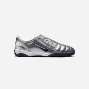 Relaxed Motion Active Flex NIKE Total 90 3 SP 'Metallic Silver Black' 2025