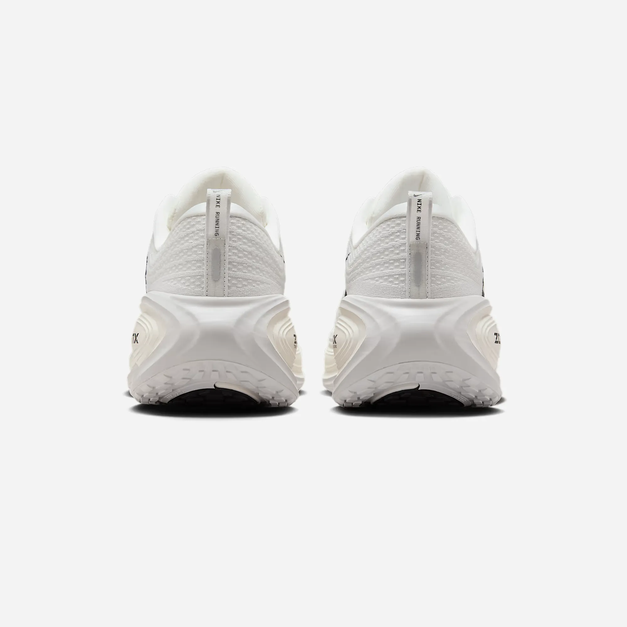 Nike Vomero Plus Summit White/Vast Grey/Sail/Black CanvasUpper Distinctive flair