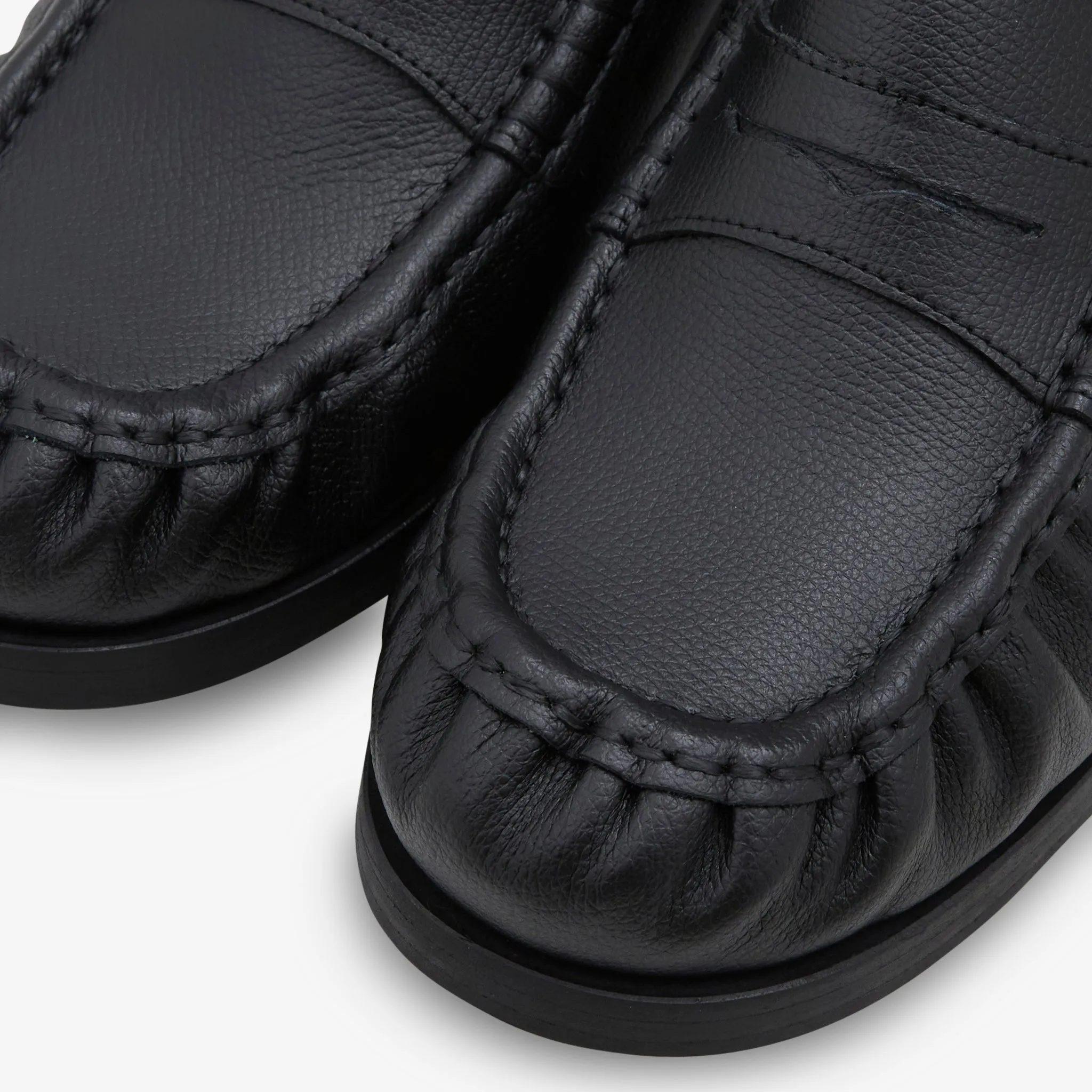 AdjustableStrap Walk Style Ogee Black Grain Leather