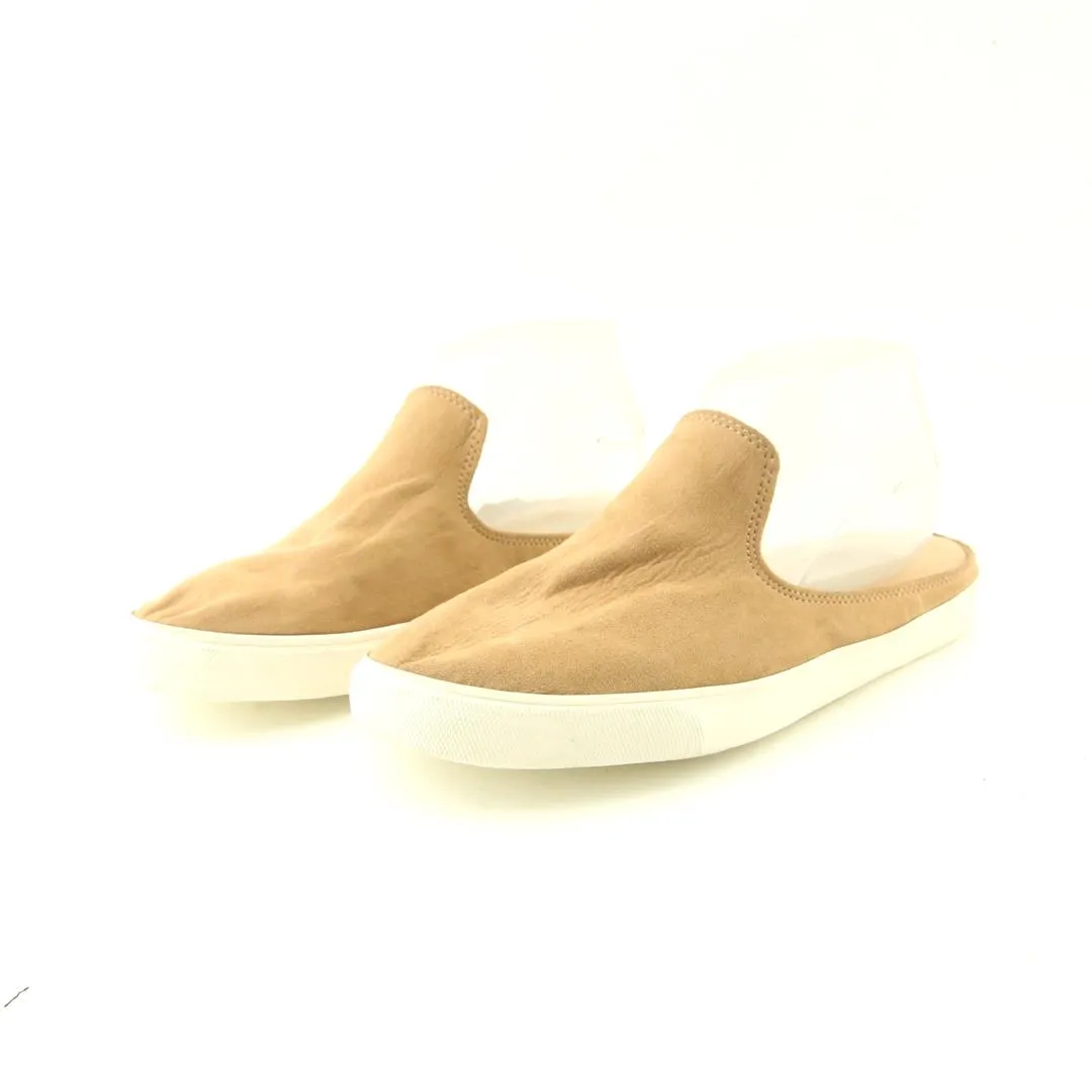 OLD NAVY . Flat footbed workout shoes
