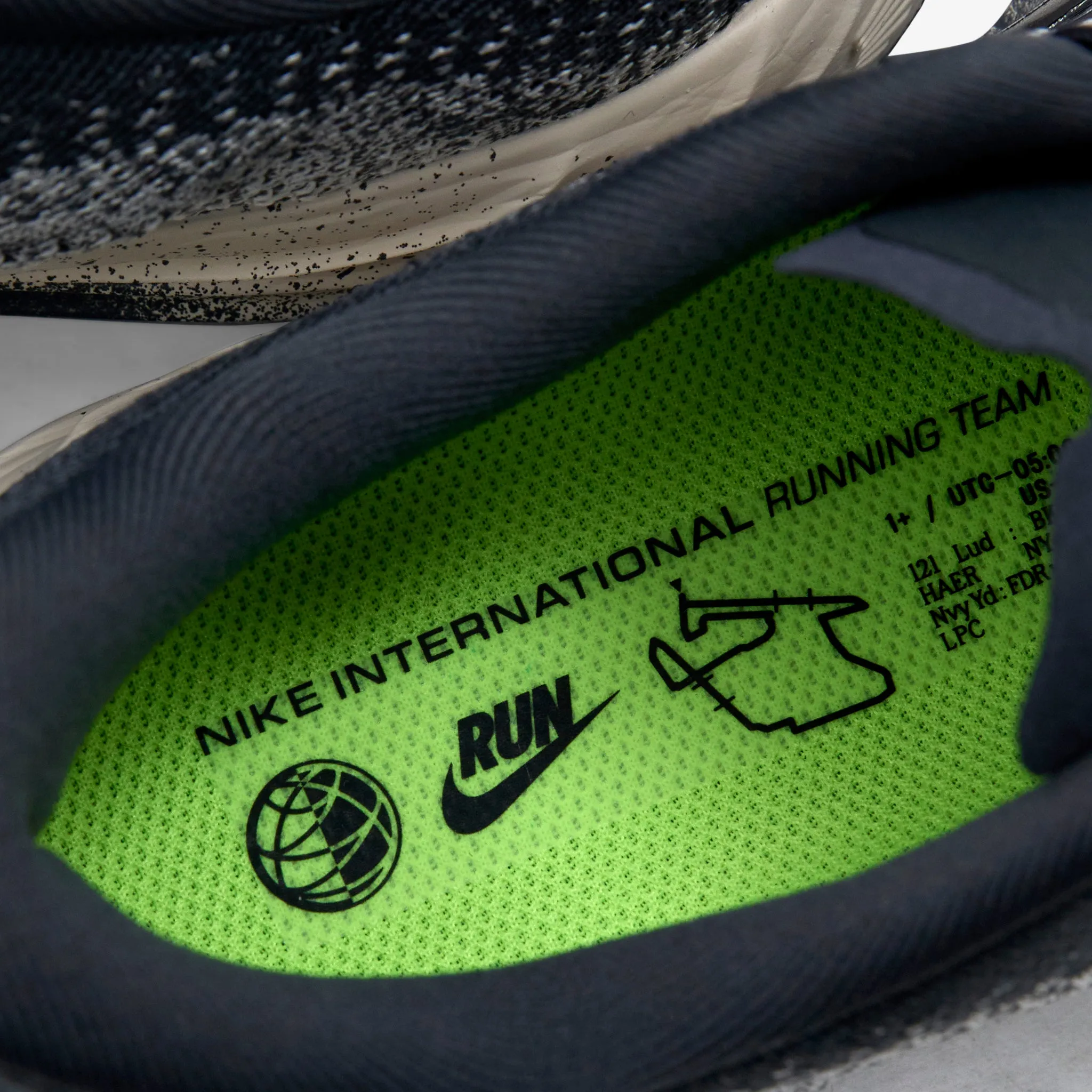 Travel Light Quick Jog Pegasus Plus Oatmeal | Black | Anthracite | Volt