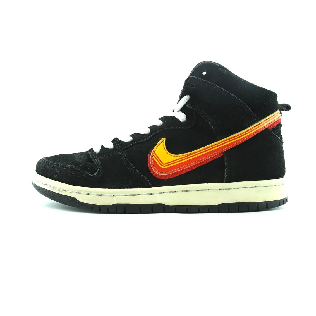 Reinforced Eyelets Design Supportive sole NIKE SB DUNK HIGH