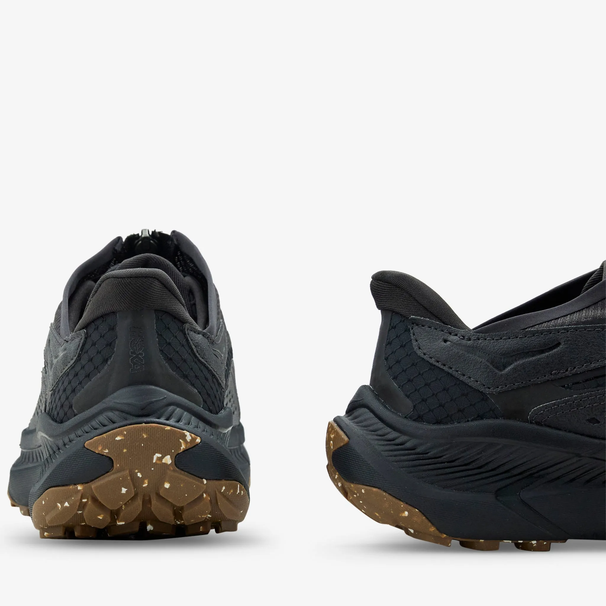 Project Transport Carbon Black | Black Shopping Look