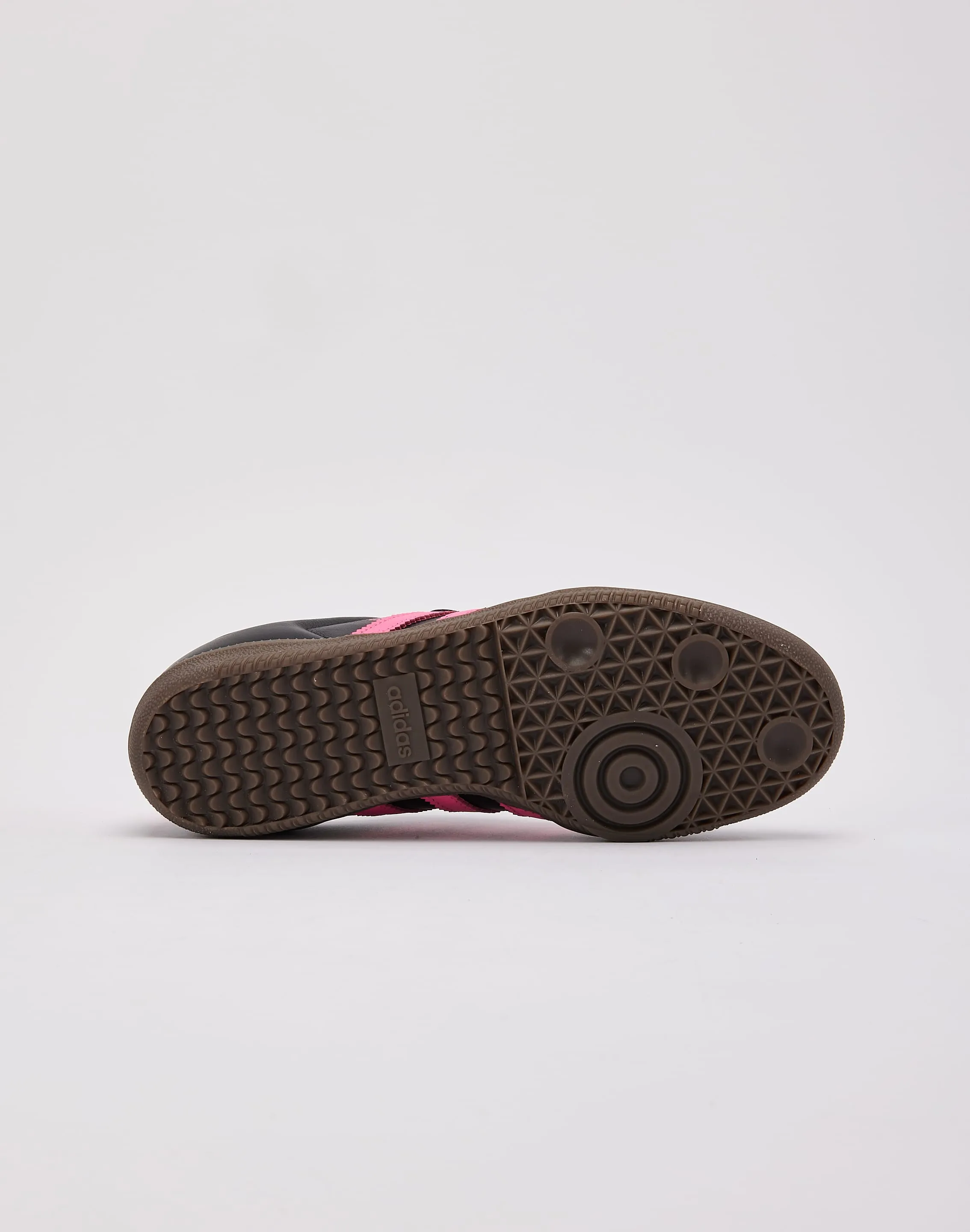 baseball players - specific features precise Adidas Samba OG