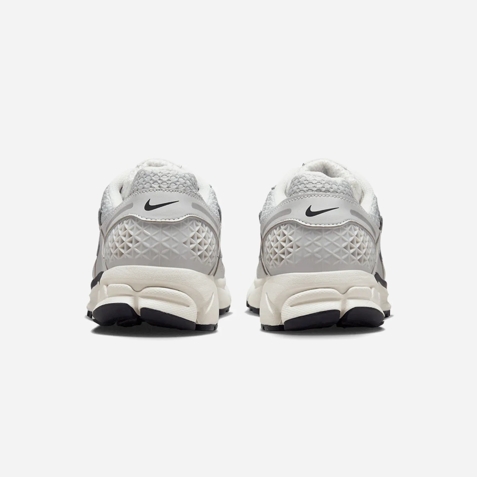 Minimalist Base Recycled Rubber Outsole Nike Air Zoom Vomero 5 'Photon Dust Metallic Silver' WMNS