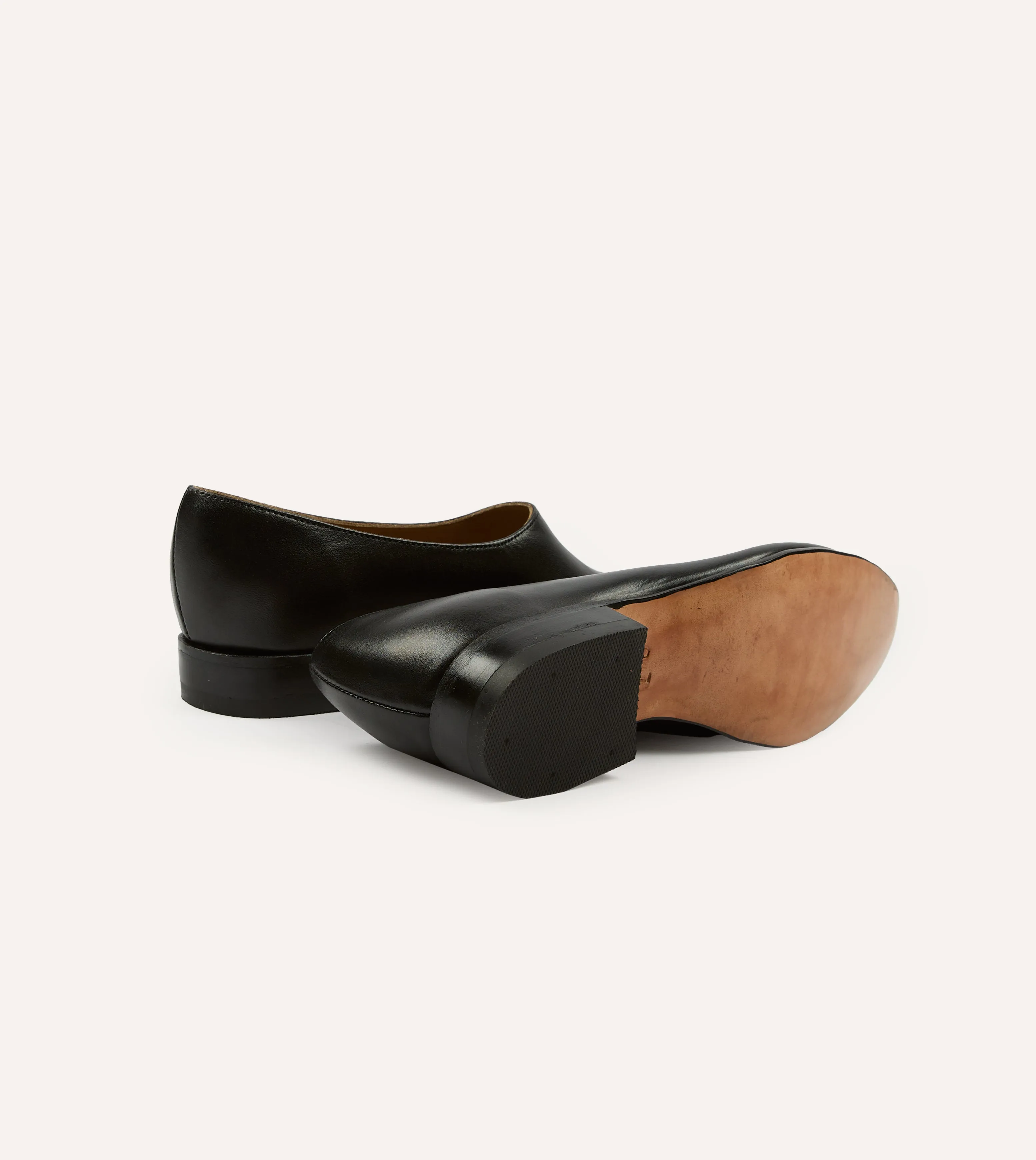 Modern Comfort hikers' Chamula Black Leather Saarinen Shoe