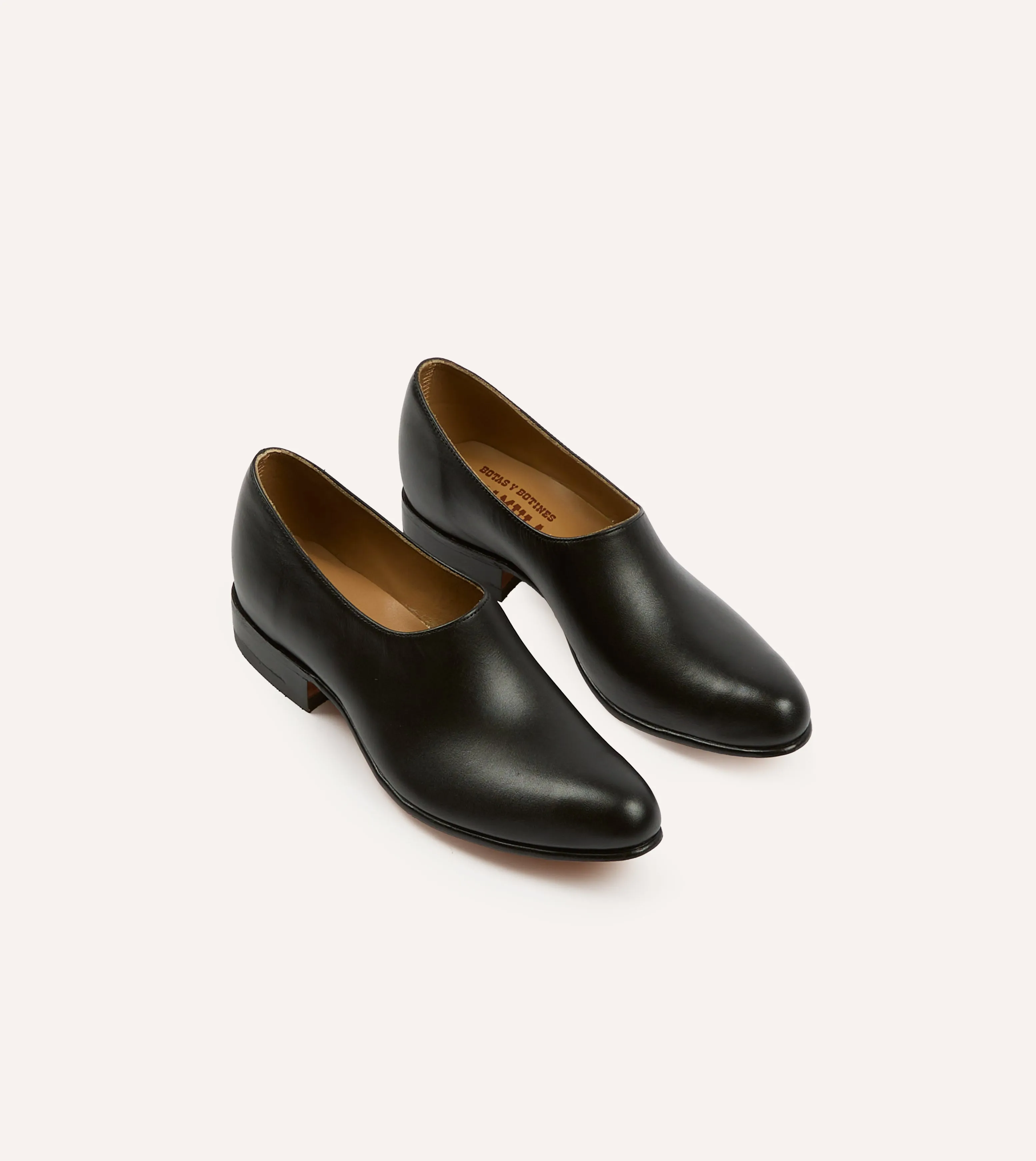 Optimal flair Chamula Black Leather Saarinen Shoe