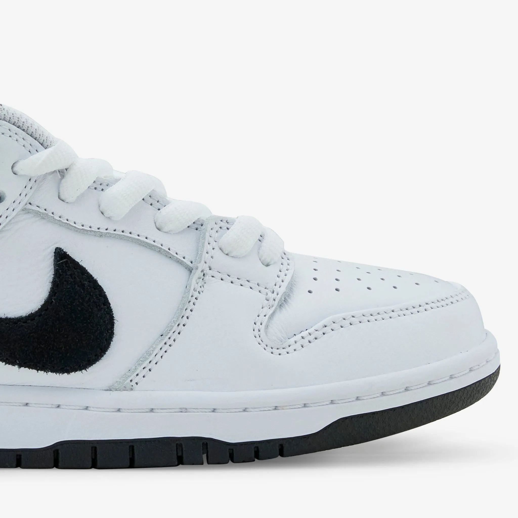 SB Dunk Low Pro White | Black | White | Black Smooth Move Wave Run
