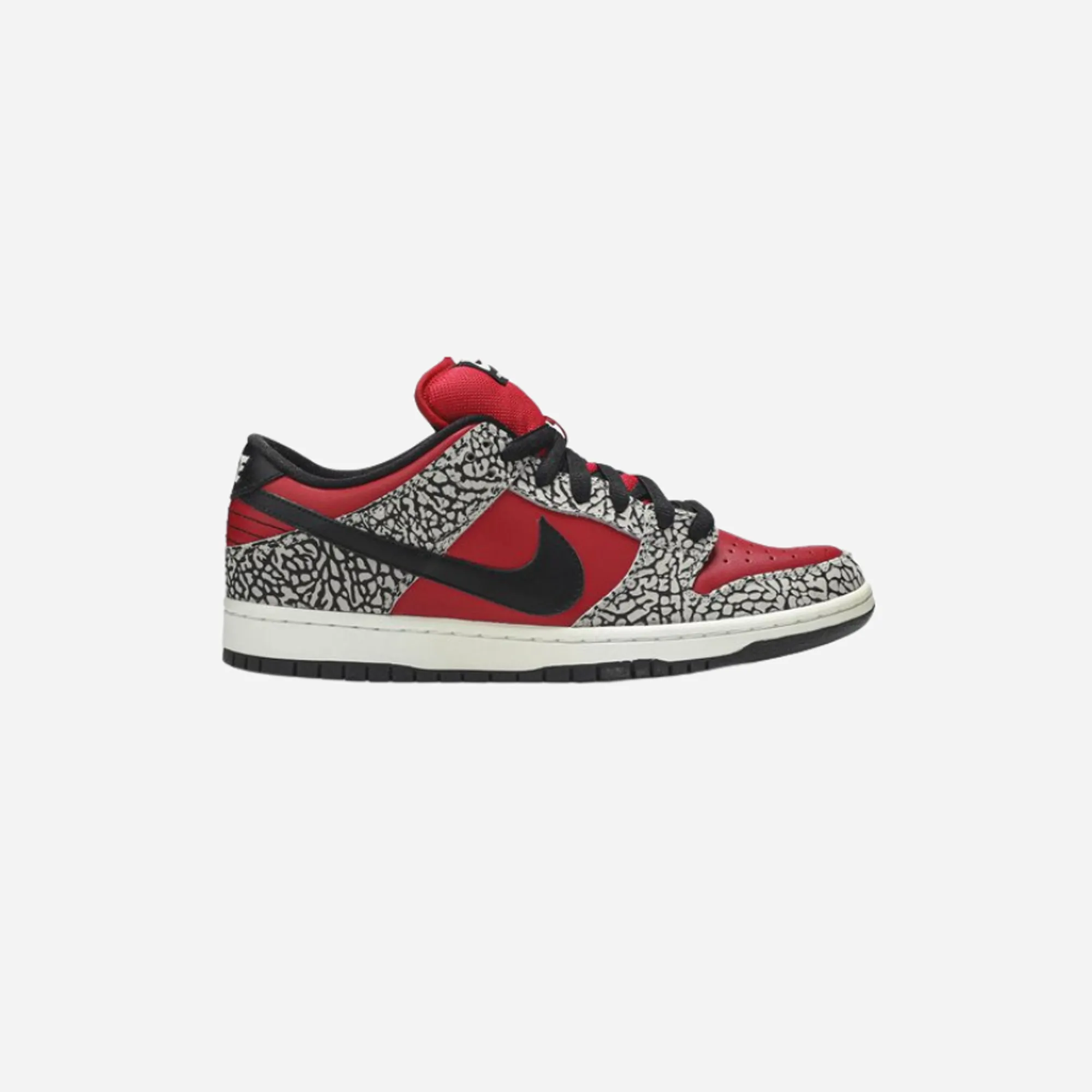 SB DUNK LOW SUPREME RED CEMENT Outdoor Feel Hiking Light