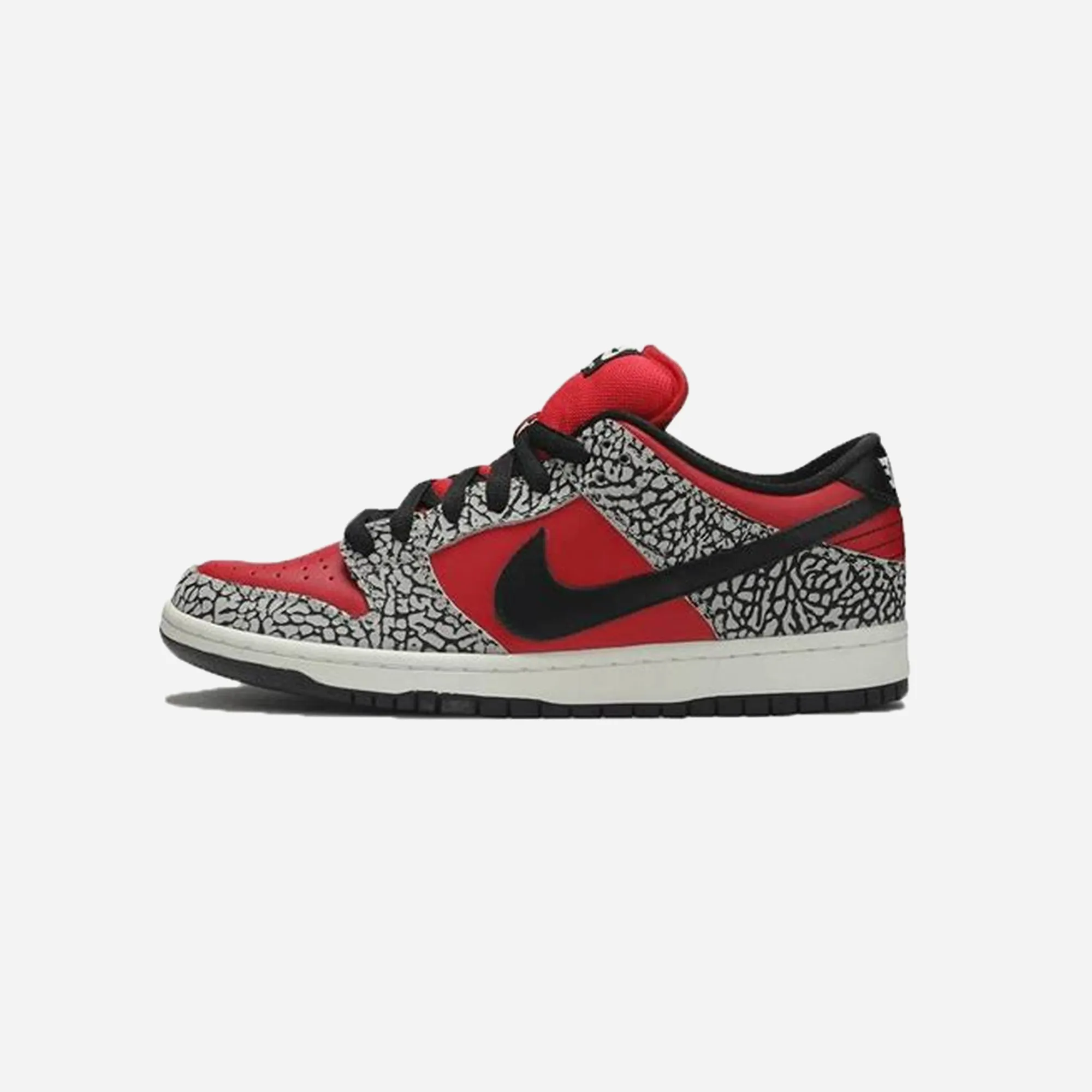 Reflective Detailing SB DUNK LOW SUPREME RED CEMENT