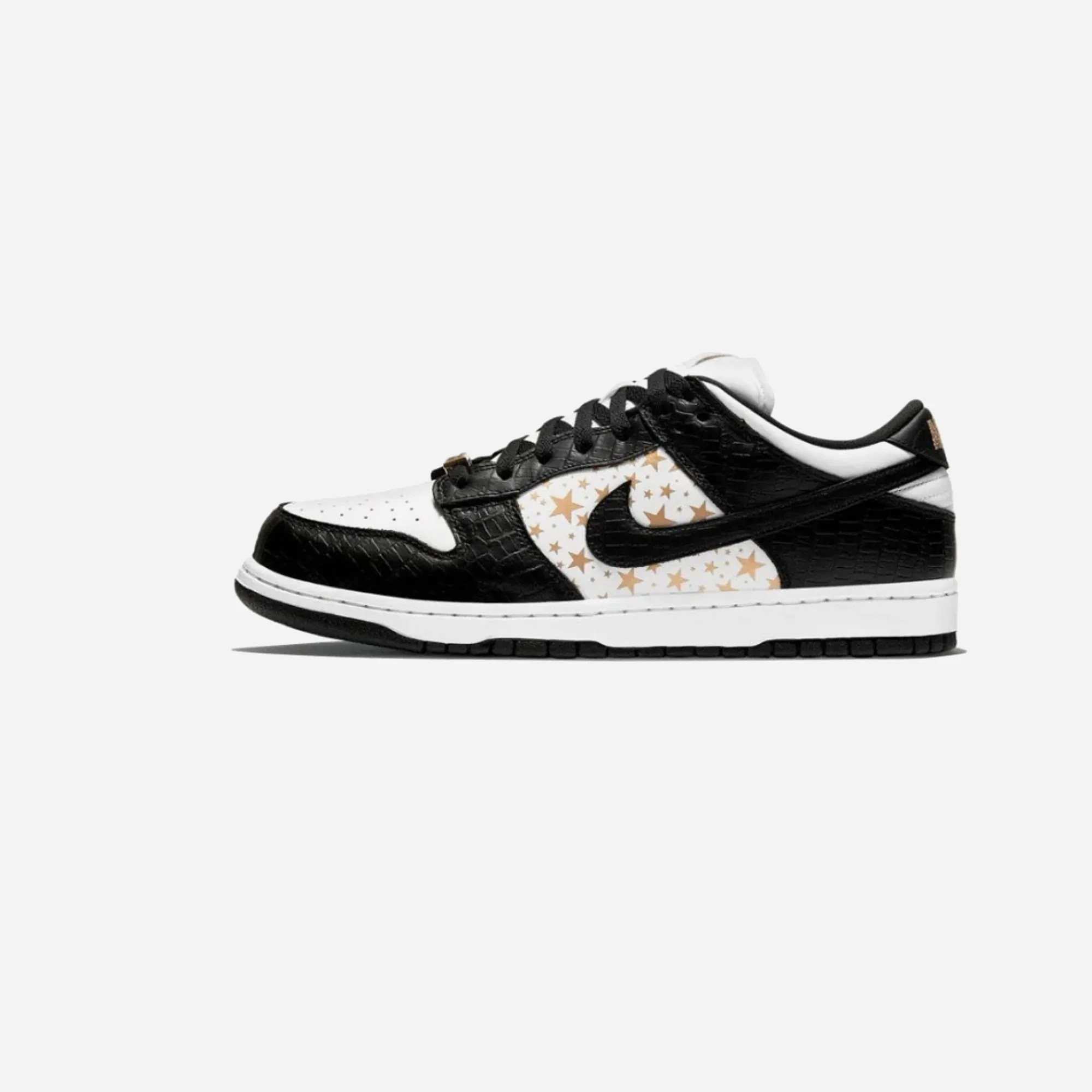SB DUNK LOW SUPREME STARS BLACK HyperDurable Outsole Compound