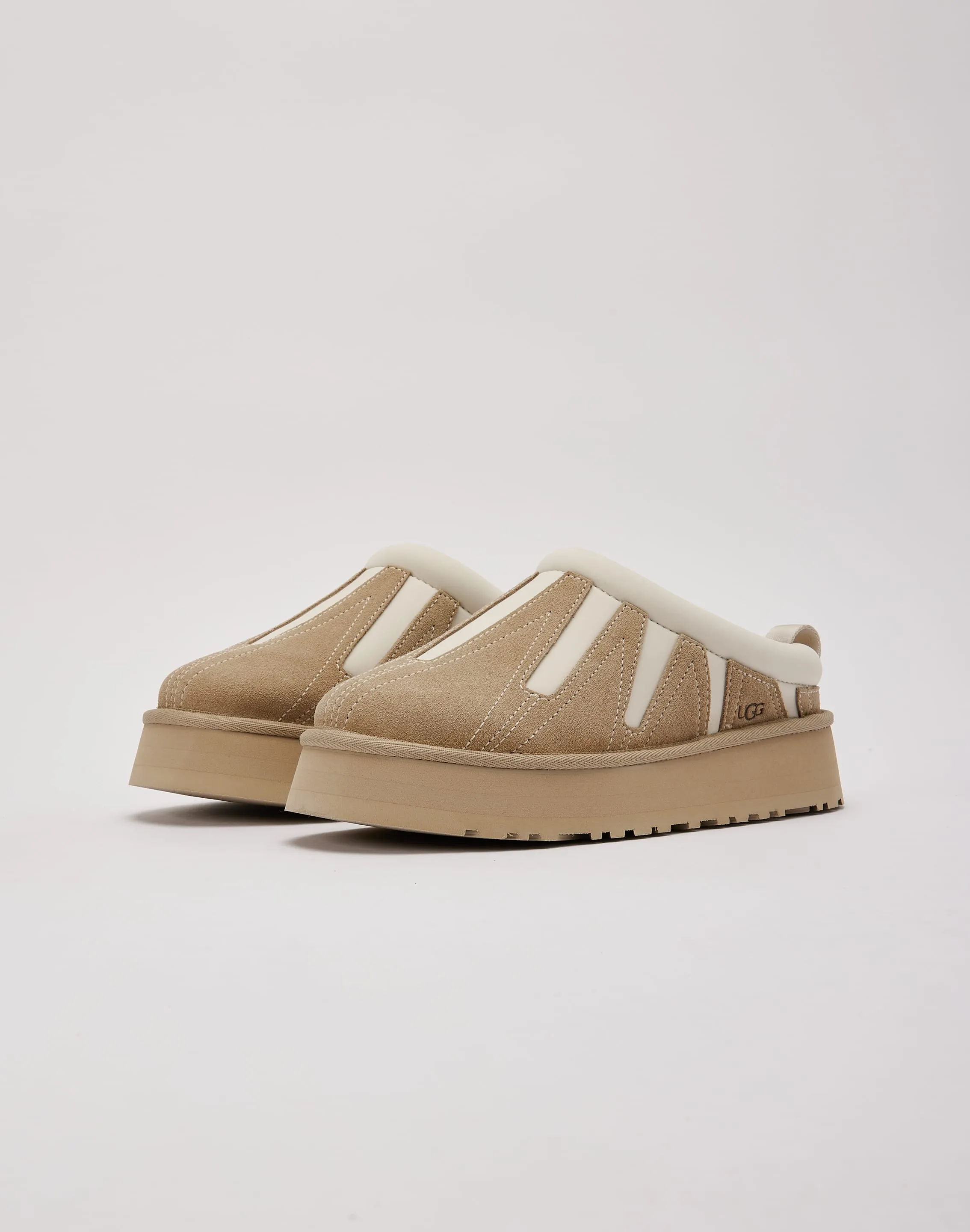 Practical Outdoor Footwear Leopard Touch UGG Tazz Sunwave