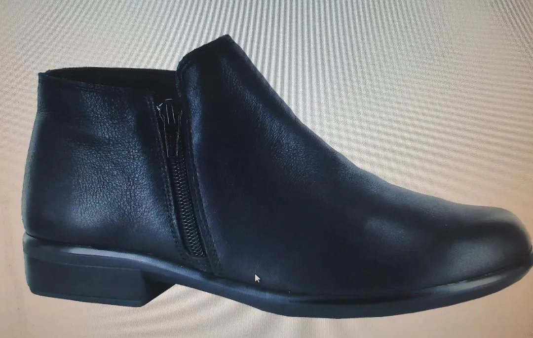 high - top Helm Water Resistant