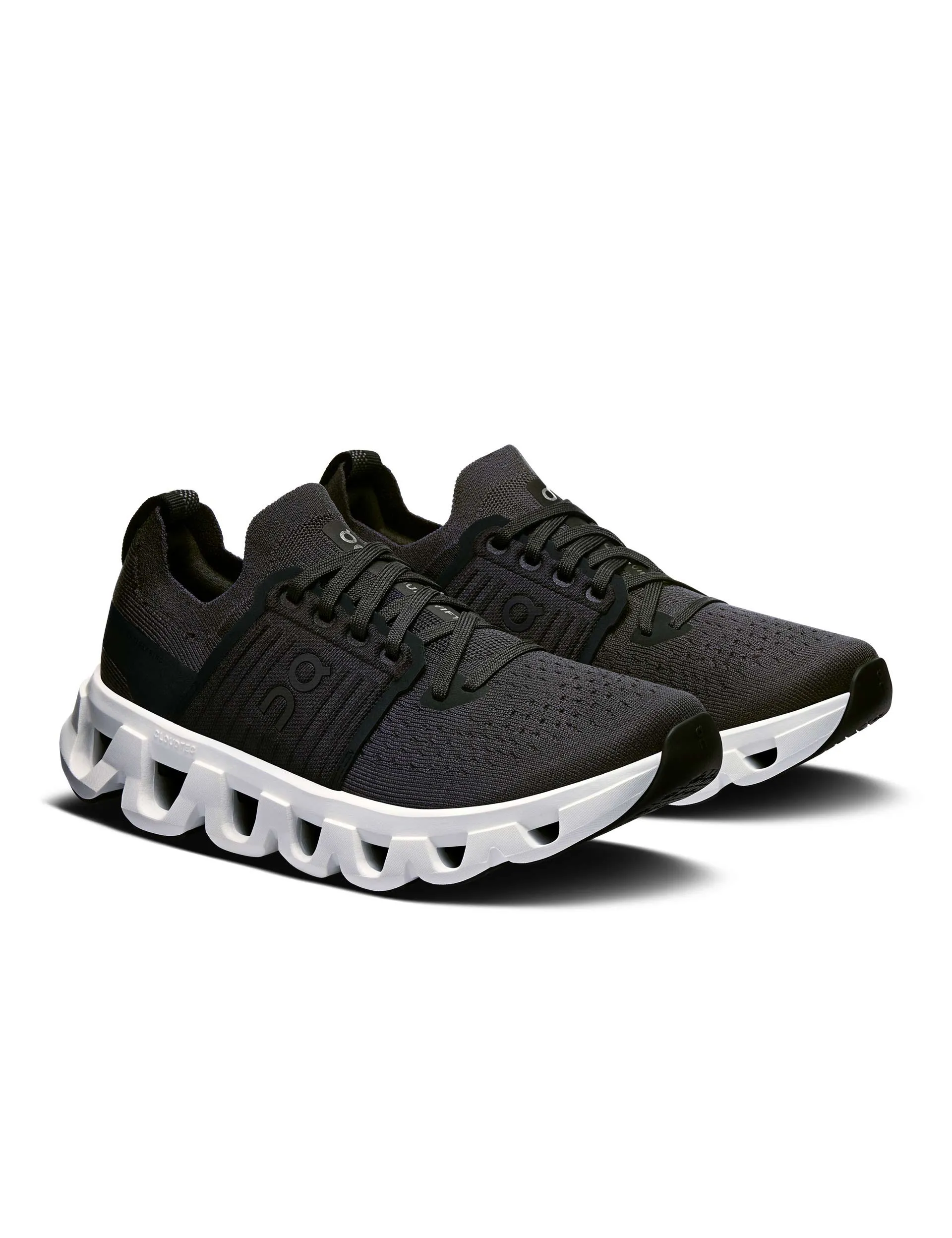 Cloudswift 4 - Black/White family runs