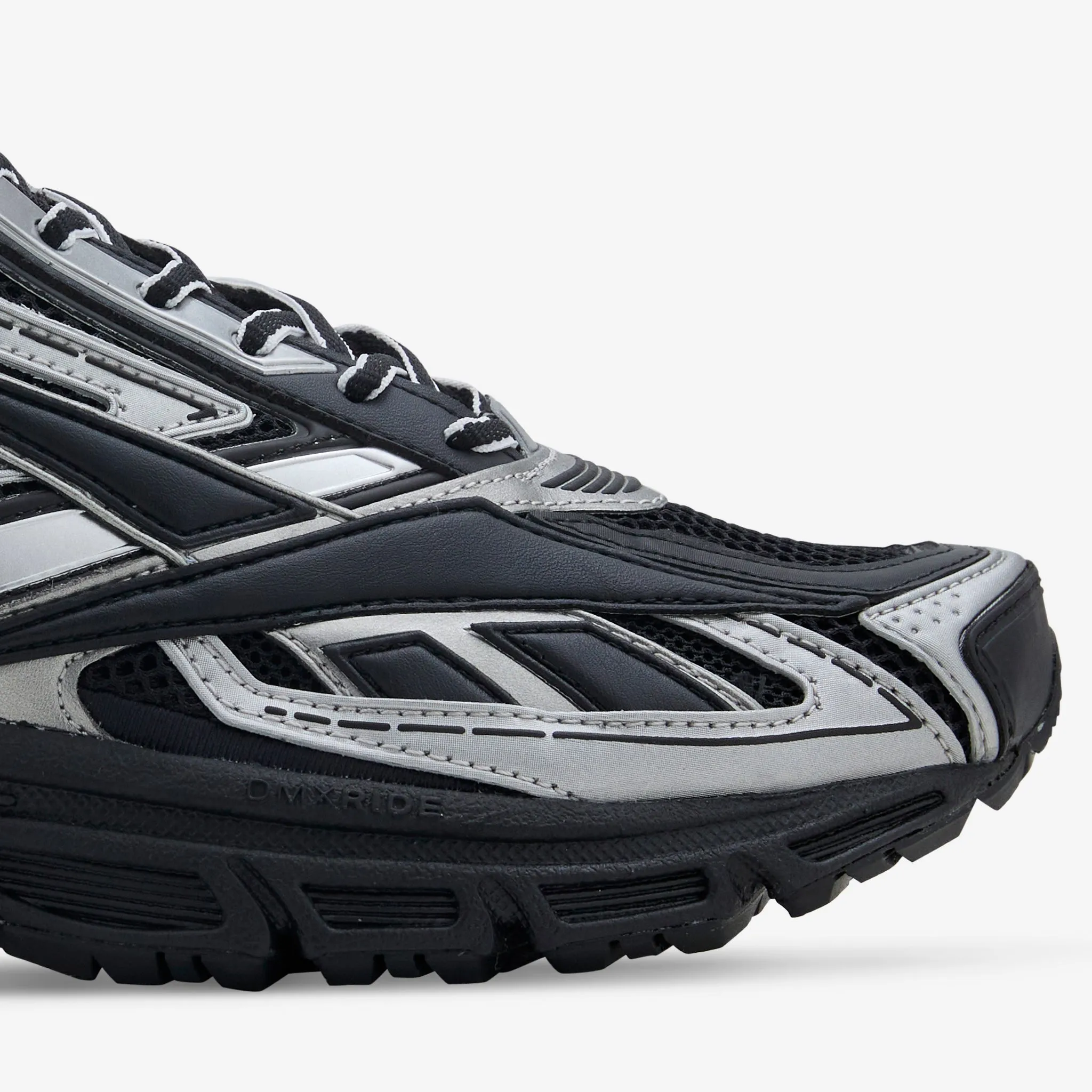 Premier Road Ultra Black Metallic Farm Step