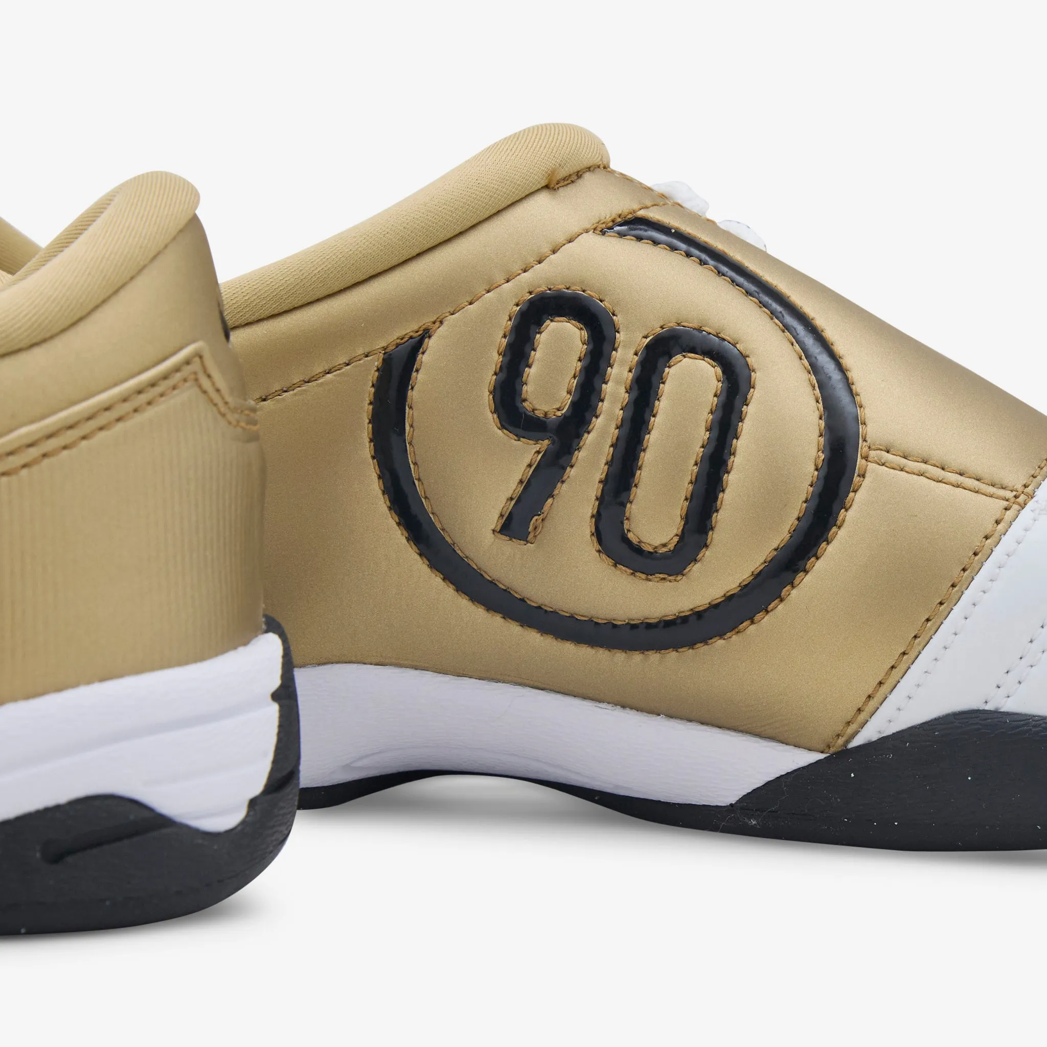 Total 90 White | Black | Metallic Gold Creek Hike