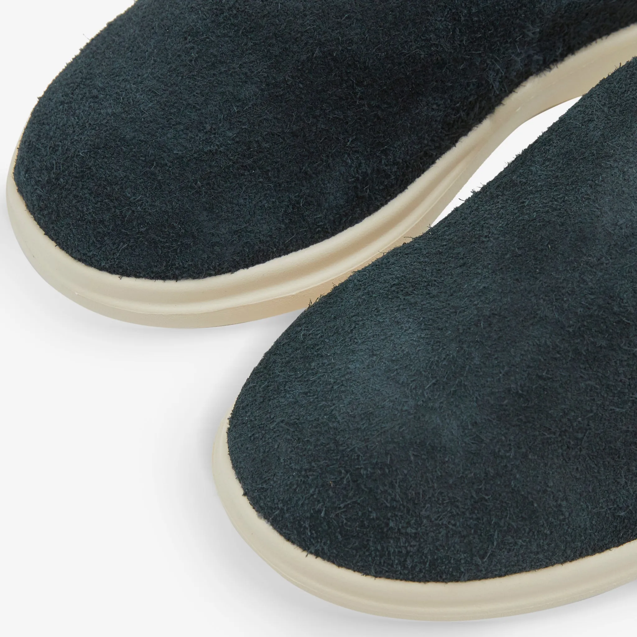Pelli Hairy Suede Jet Black | Shortbread Breathable Upper Classic Finish