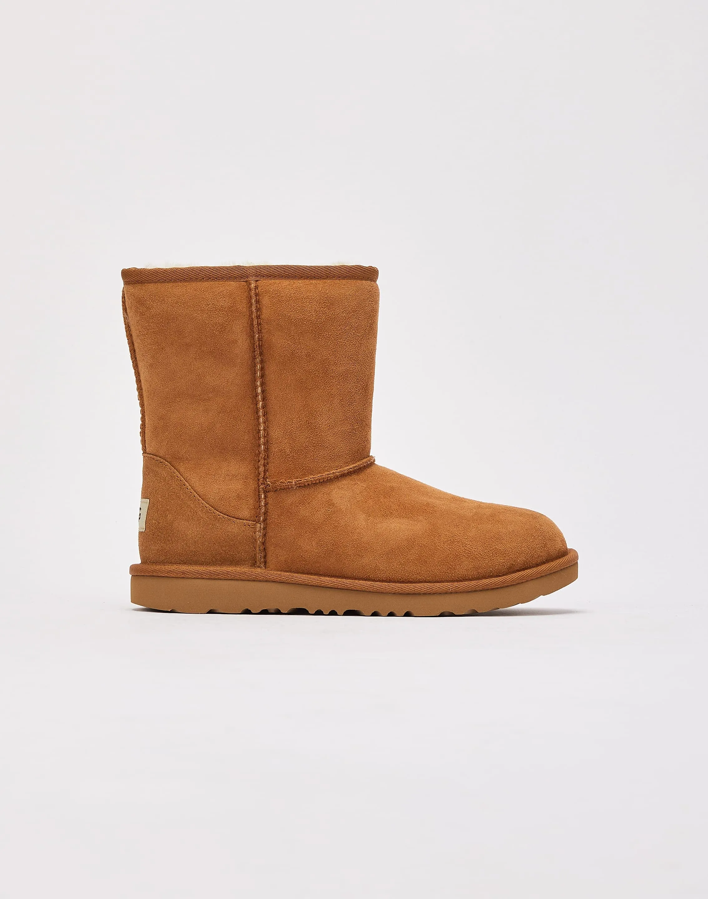 UGG Classic II Boots Grade-School Ventilated Design Everyday Cool