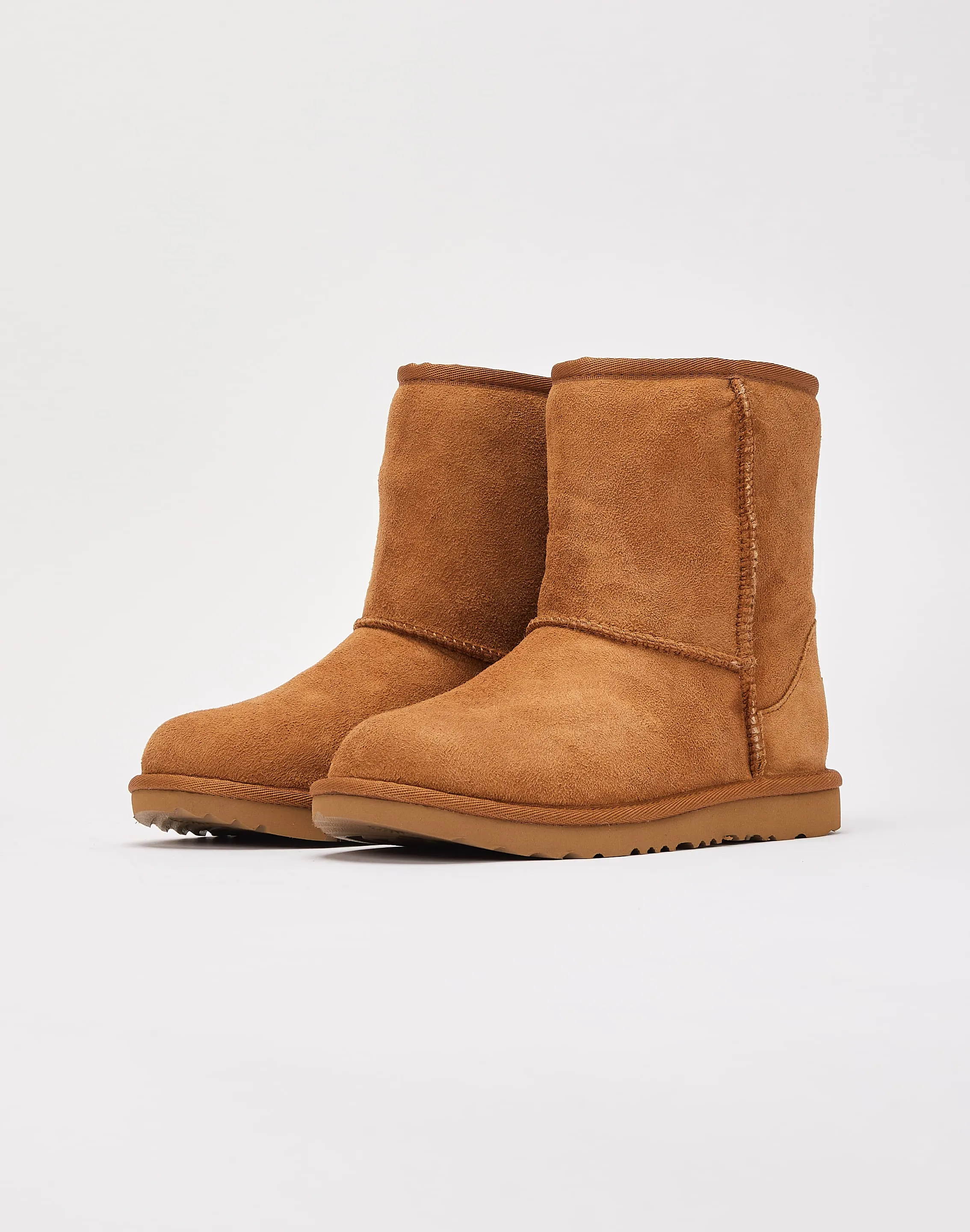Outdoor Ready Shoes Timeless Comfort UGG Classic II Boots Pre-School