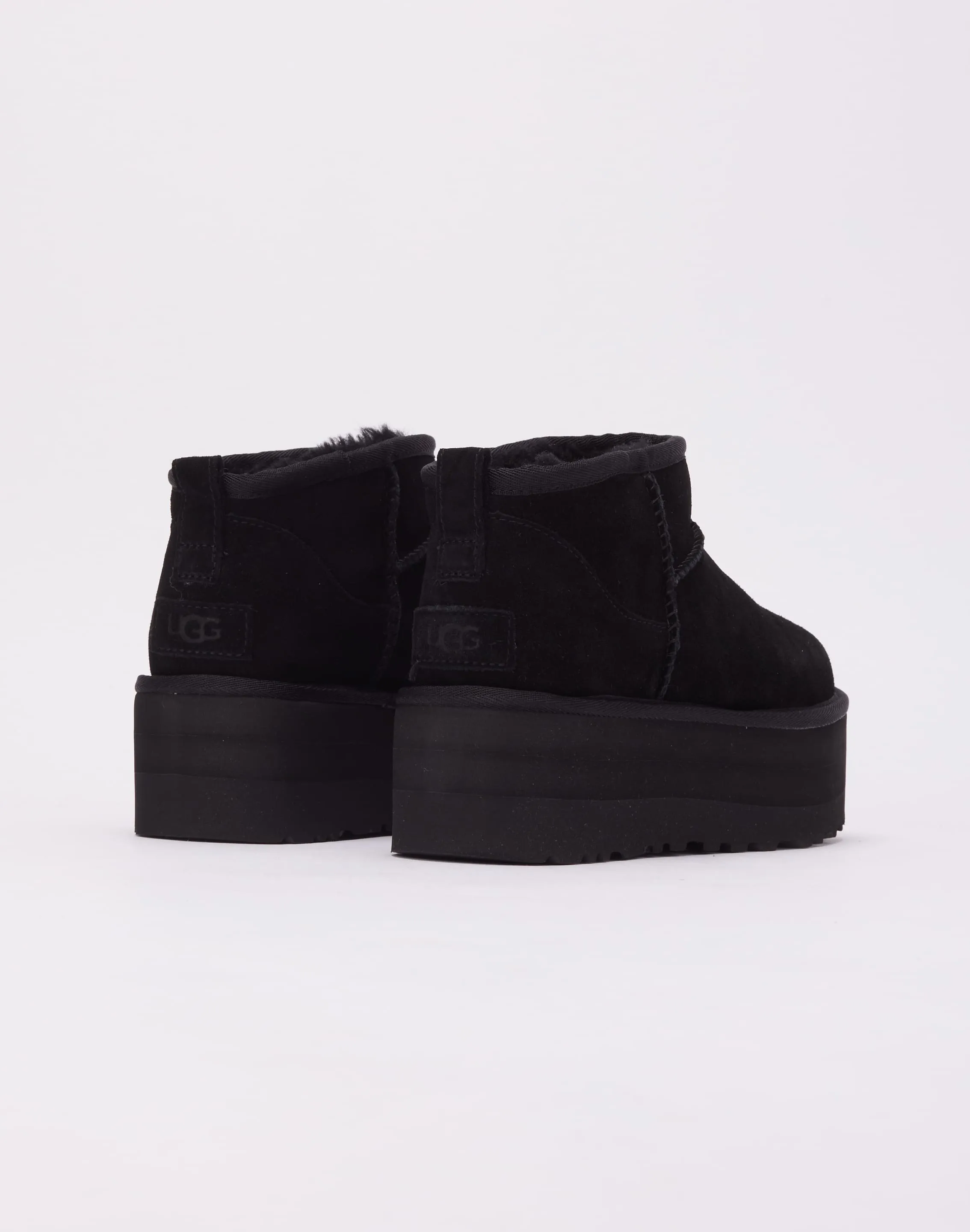 UGG Classic Ultra Mini Platform Boots Seamless Comfort Trail Exploration Robust Build