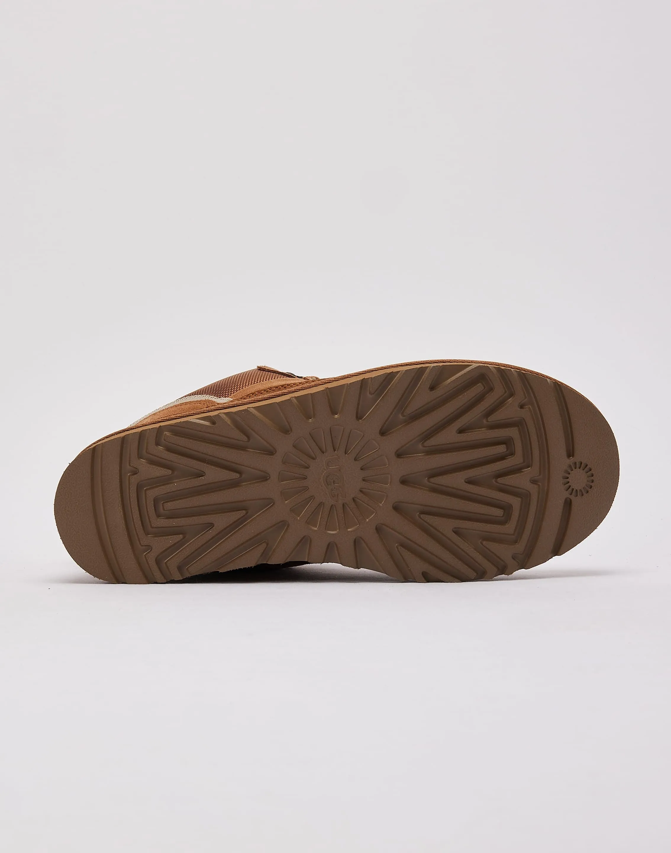 Sleek Flip-flops Sandal Storage UGG Lowmel