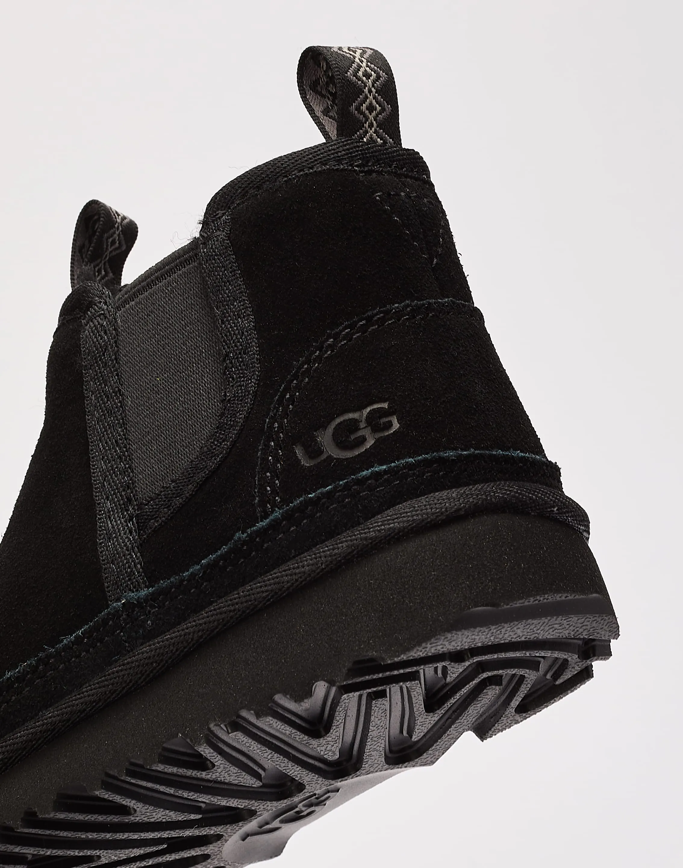 Odor Resistant Breathable Upper UGG Neumel Chelsea Boots Toddler