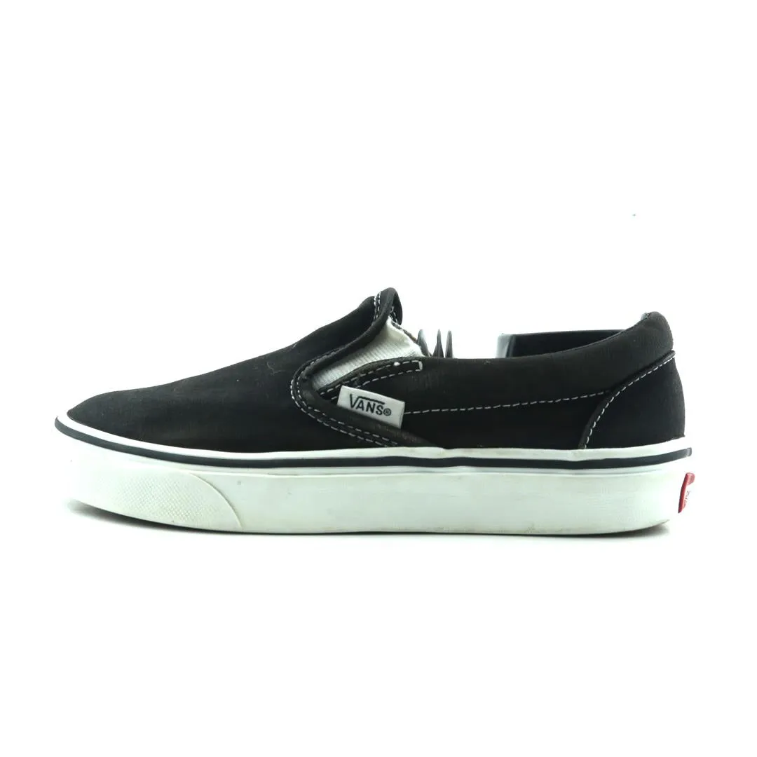 Minimalist Outfit Marathon Pace VANS CLASS