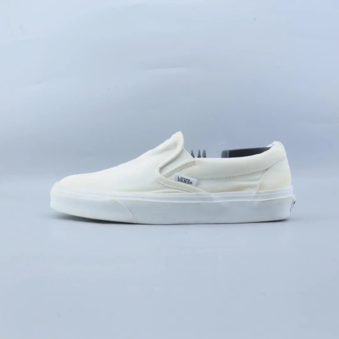 Sleek Frame Comfort Feel VANS CLASSIC