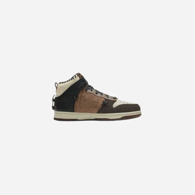 Adaptive Lacing Mechanism High Performance NIKE SB DUNK HIGH BODEGA LEGEND