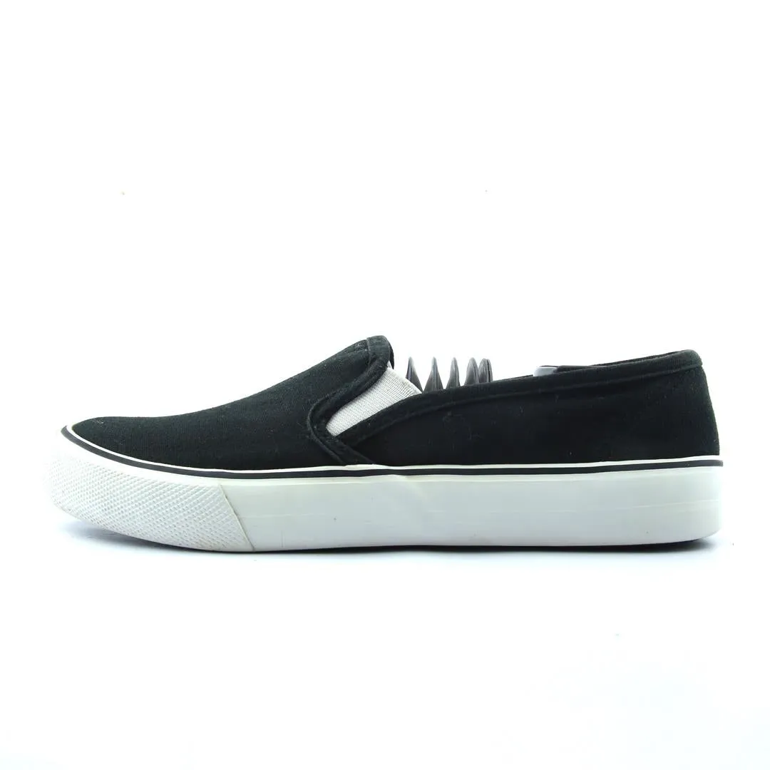 MOSSIMO SUPPLY CO . Calm Step