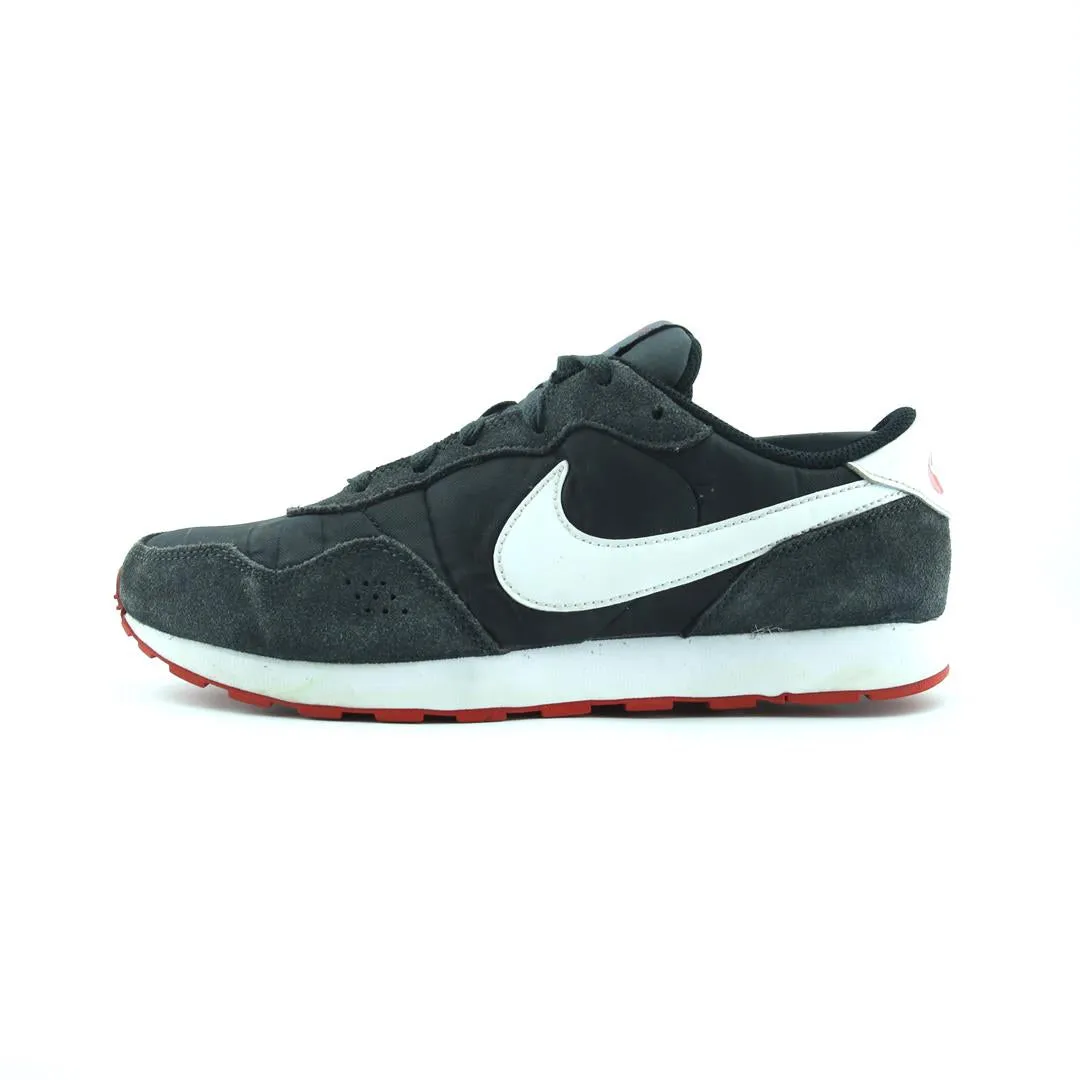 NIKE MD VALIANT City Look