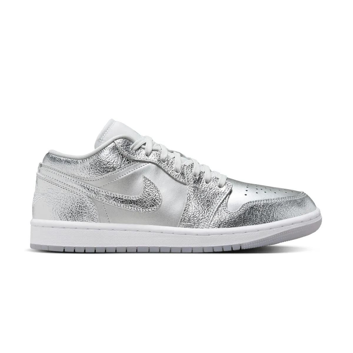 Wmns Air Jordan 1 Low SE 'Metallic Silver' Luggage Fit Greek Ease